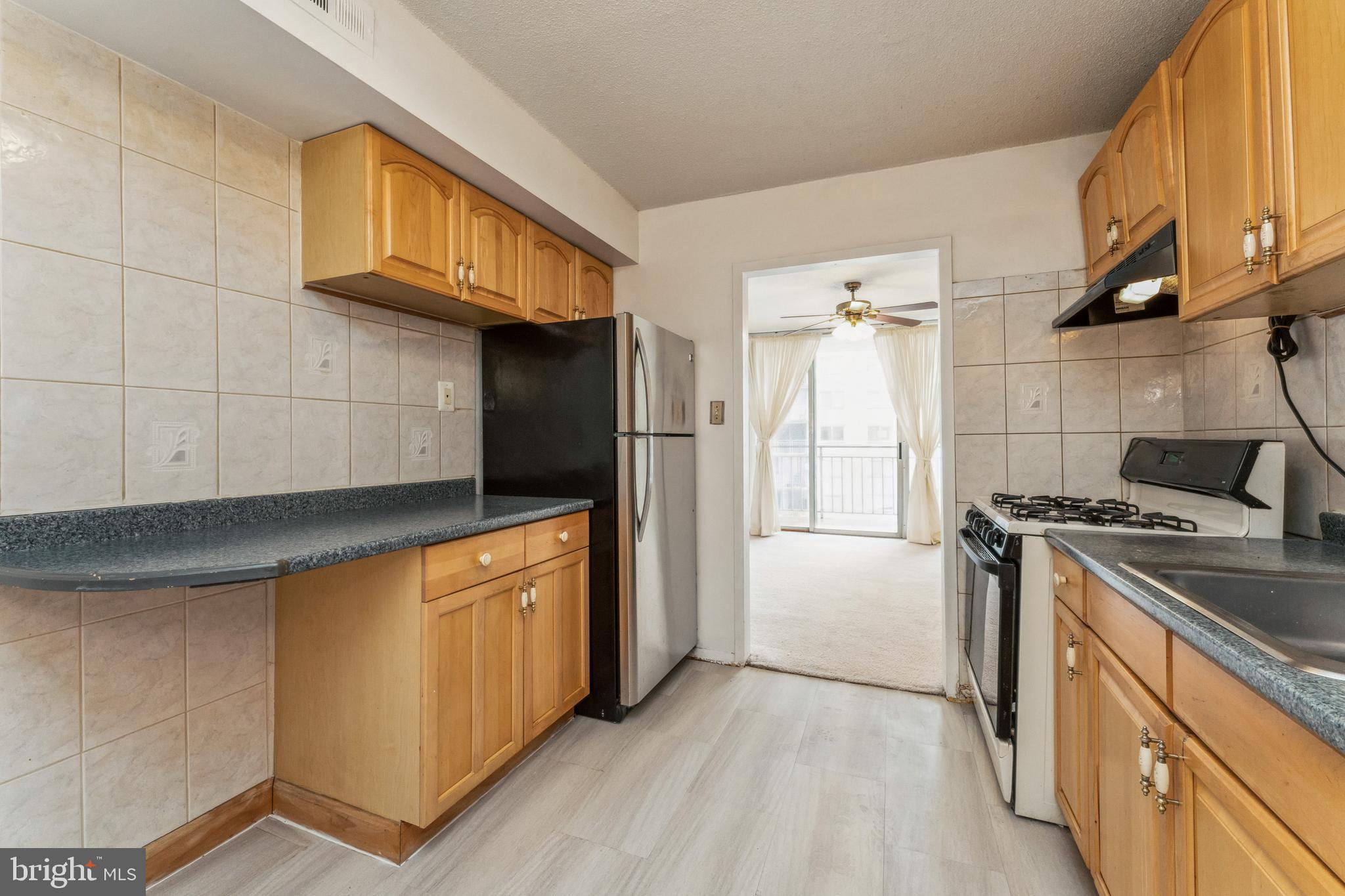 PRESIDENTIAL TOWERS - Residential