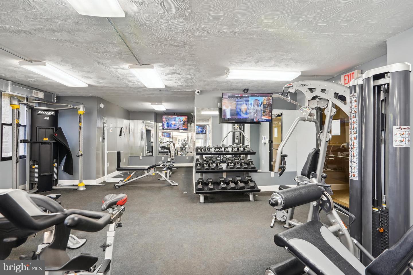 PRESIDENTIAL TOWERS - Residential