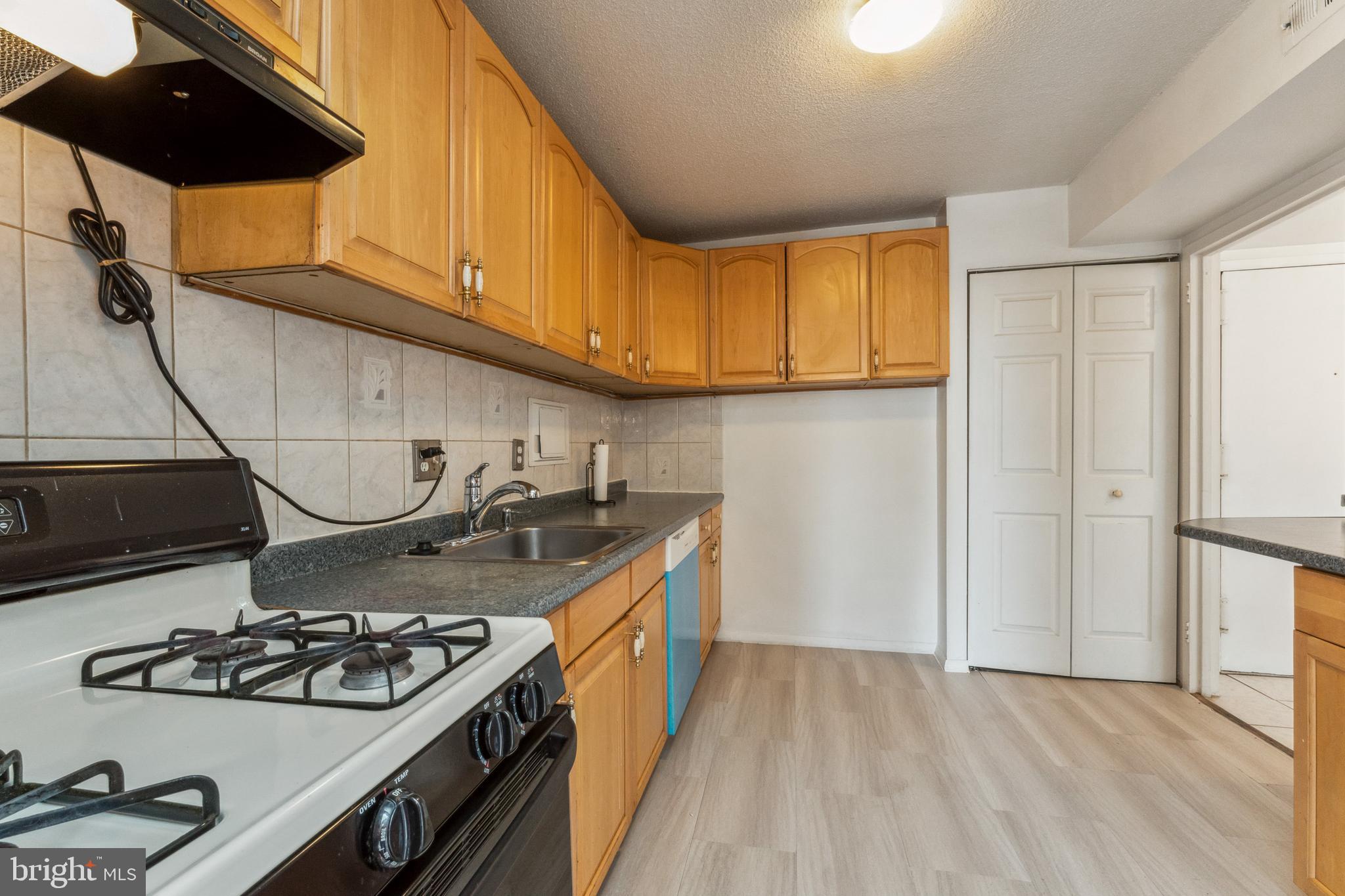 PRESIDENTIAL TOWERS - Residential