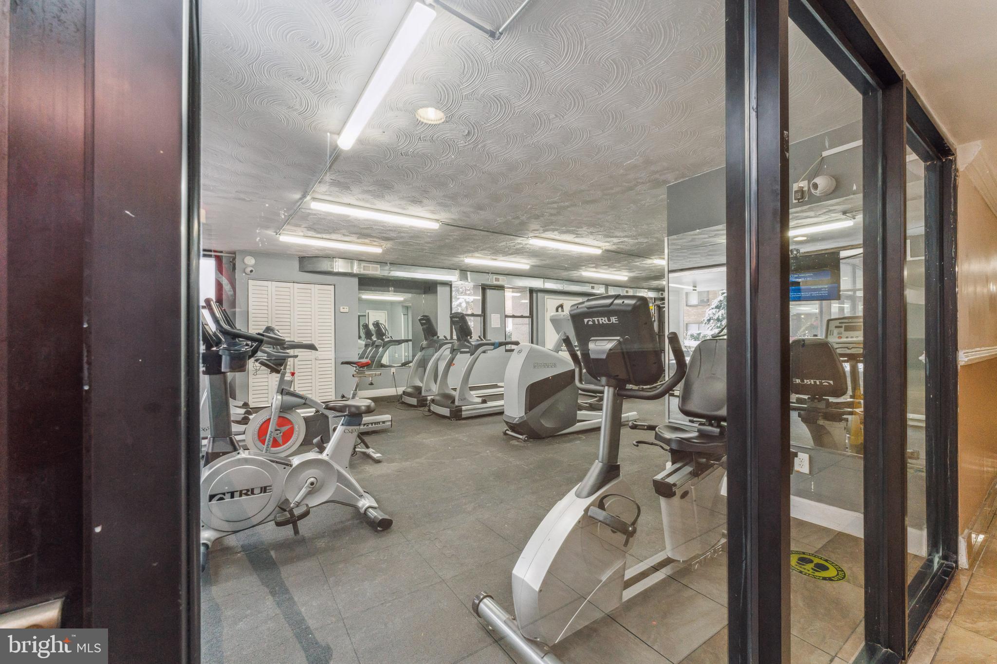 PRESIDENTIAL TOWERS - Residential