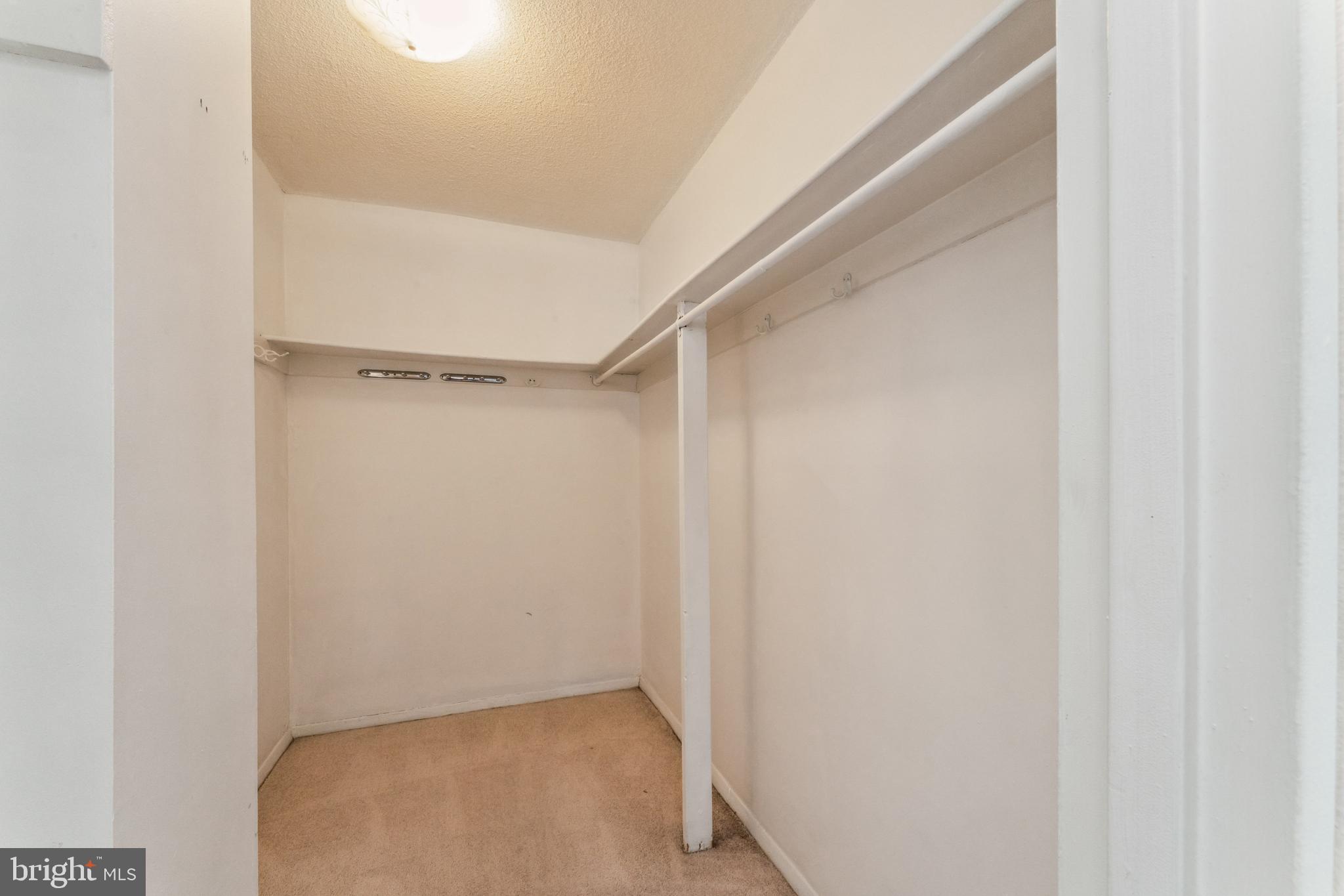 PRESIDENTIAL TOWERS - Residential