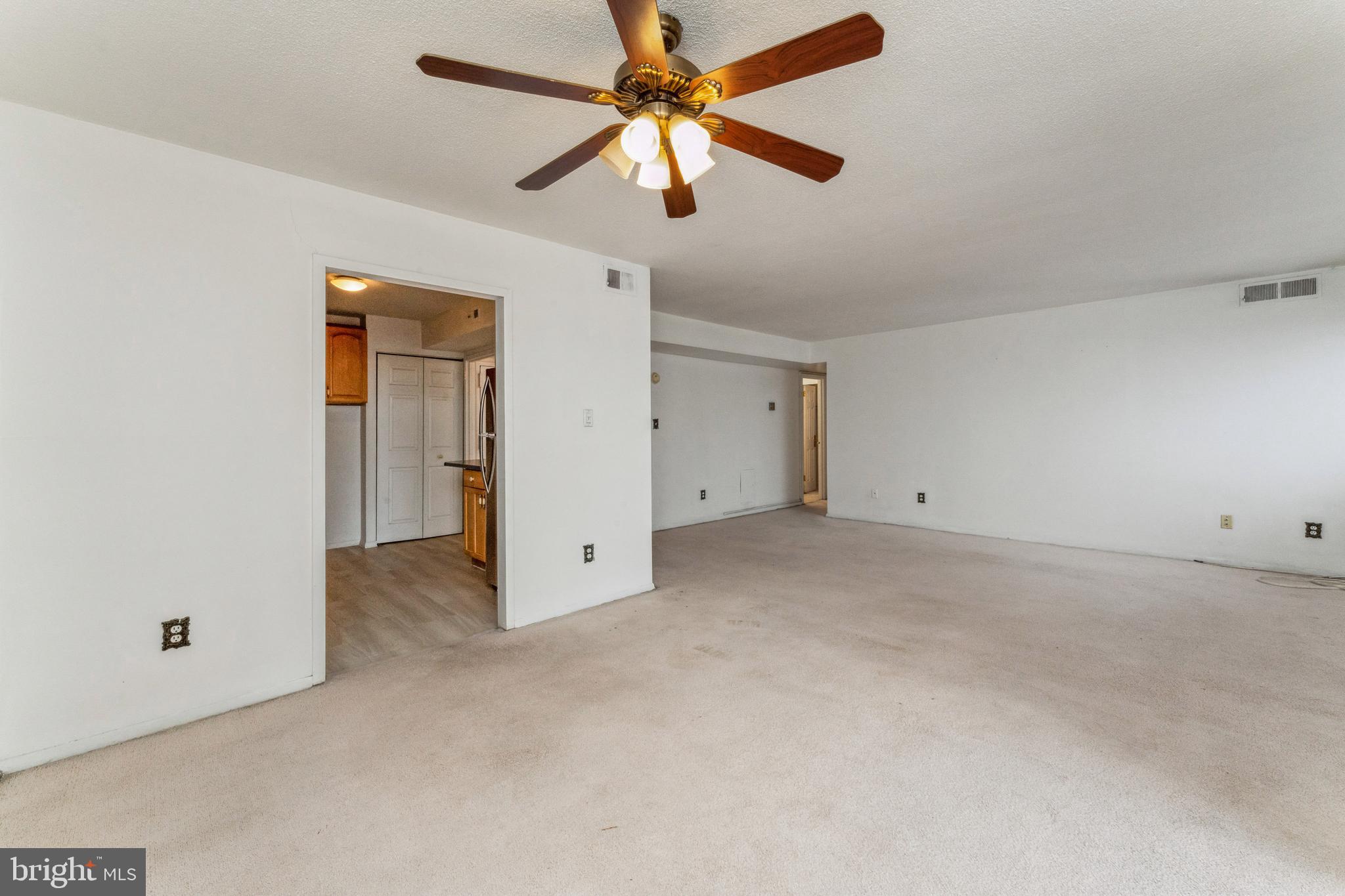 PRESIDENTIAL TOWERS - Residential