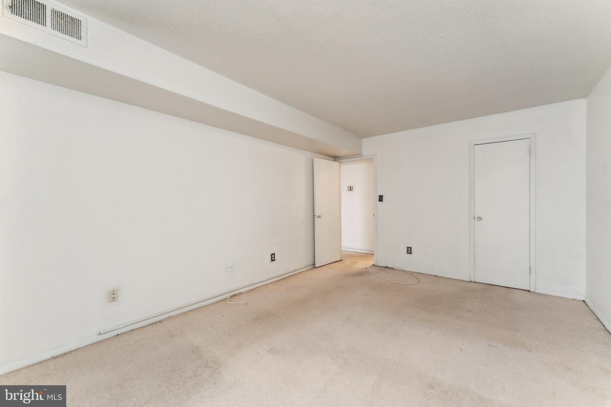 PRESIDENTIAL TOWERS - Residential