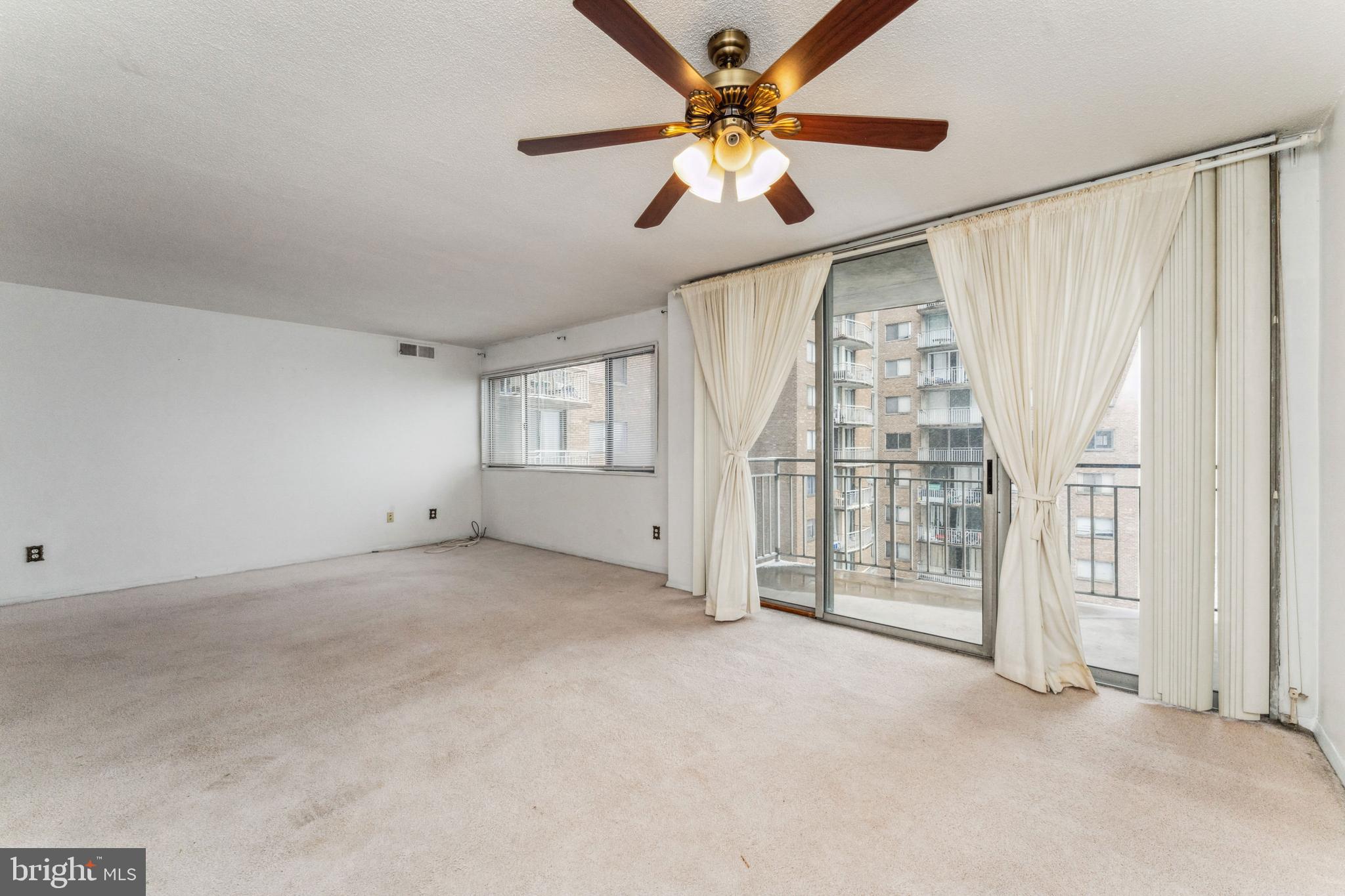 PRESIDENTIAL TOWERS - Residential