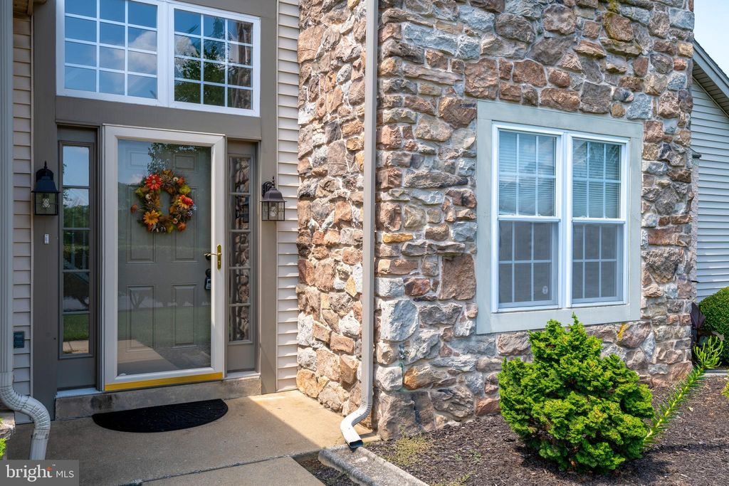 Photo of 138 GREENVIEW DR, LANCASTER, PA 17601 (MLS # PALA2038234)