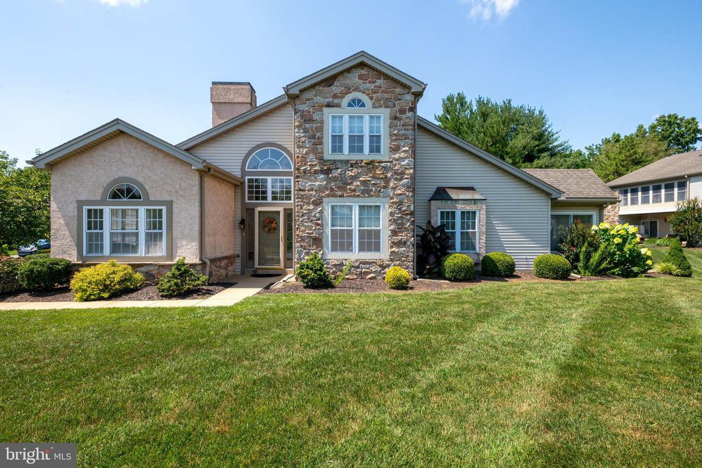 Photo of 138 GREENVIEW DR, LANCASTER, PA 17601 (MLS # PALA2038234)