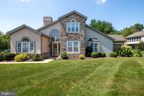 Photo of 138 GREENVIEW DR, LANCASTER, PA 17601 (MLS # PALA2038234)
