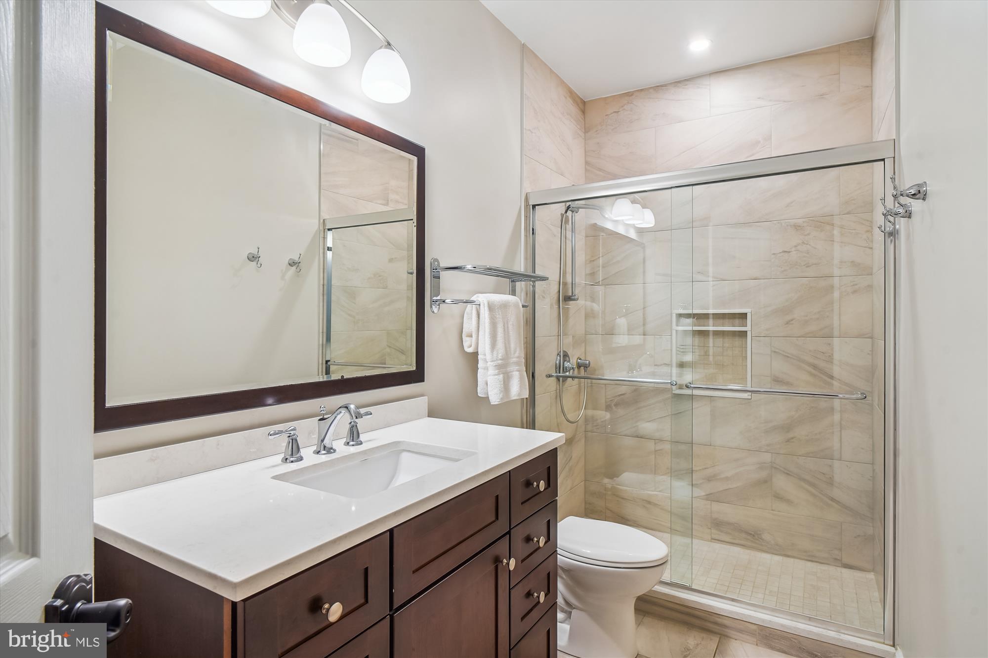 HUNTING HILL - Residential