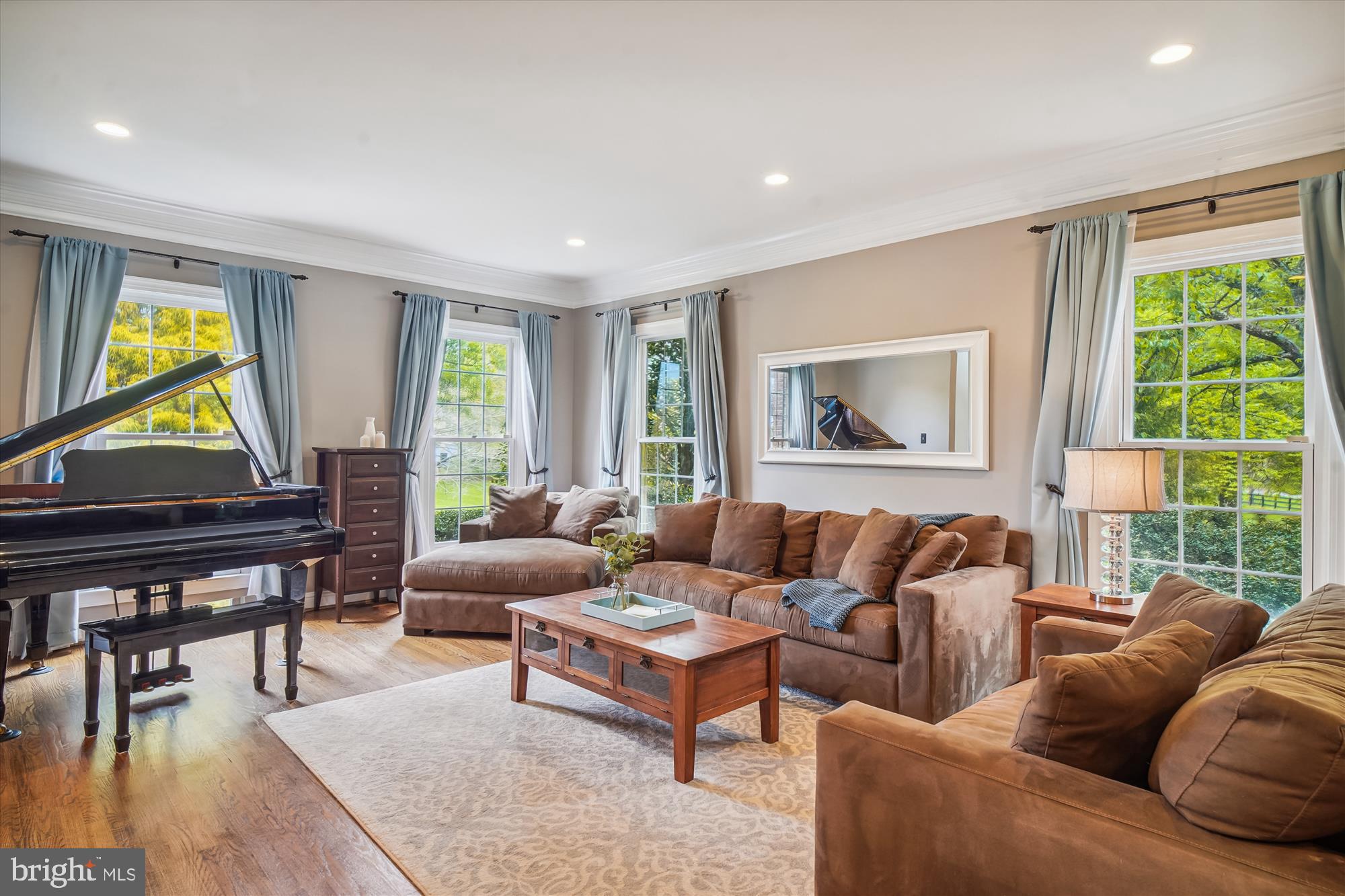 HUNTING HILL - Residential