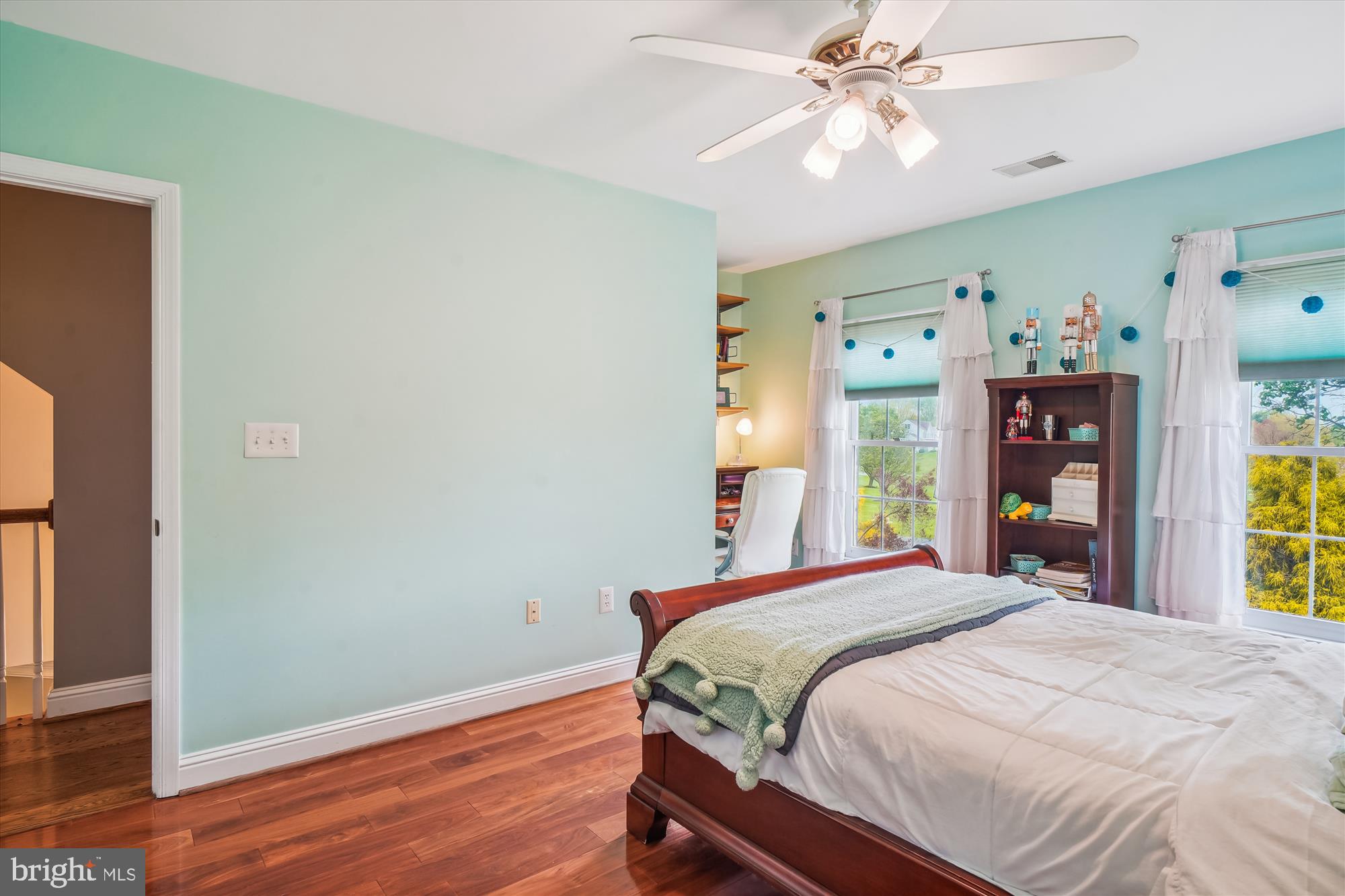 HUNTING HILL - Residential