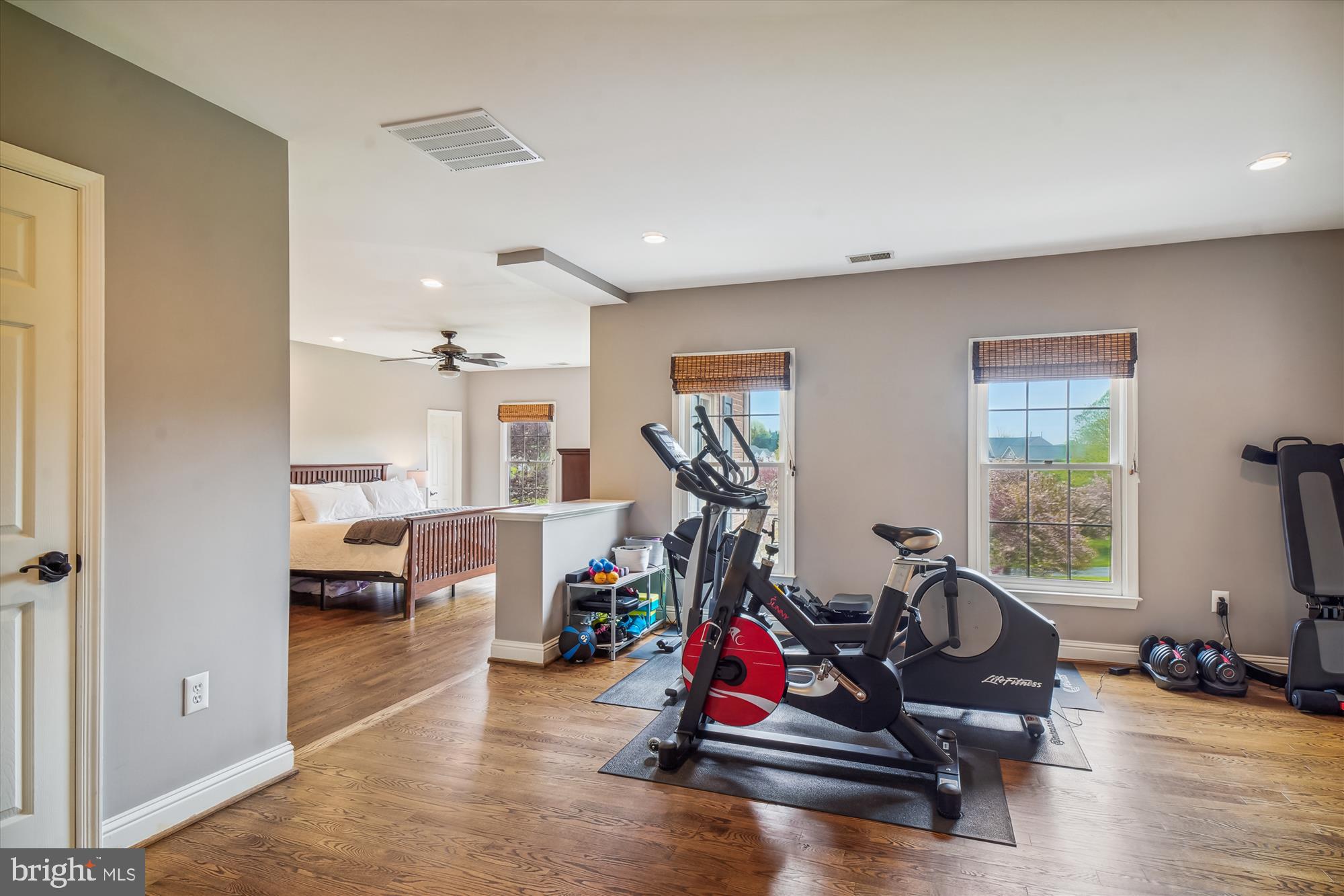 HUNTING HILL - Residential