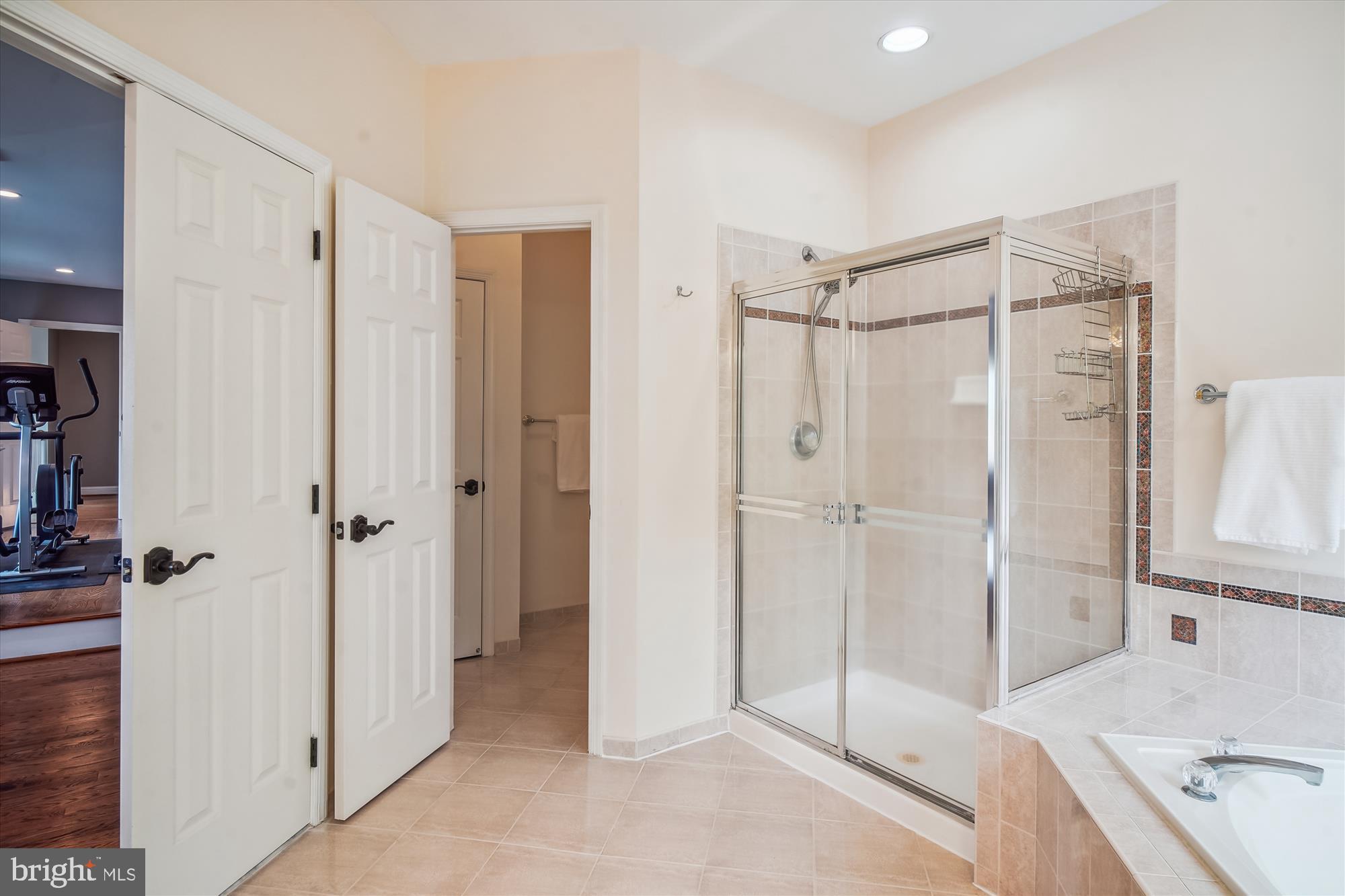 HUNTING HILL - Residential