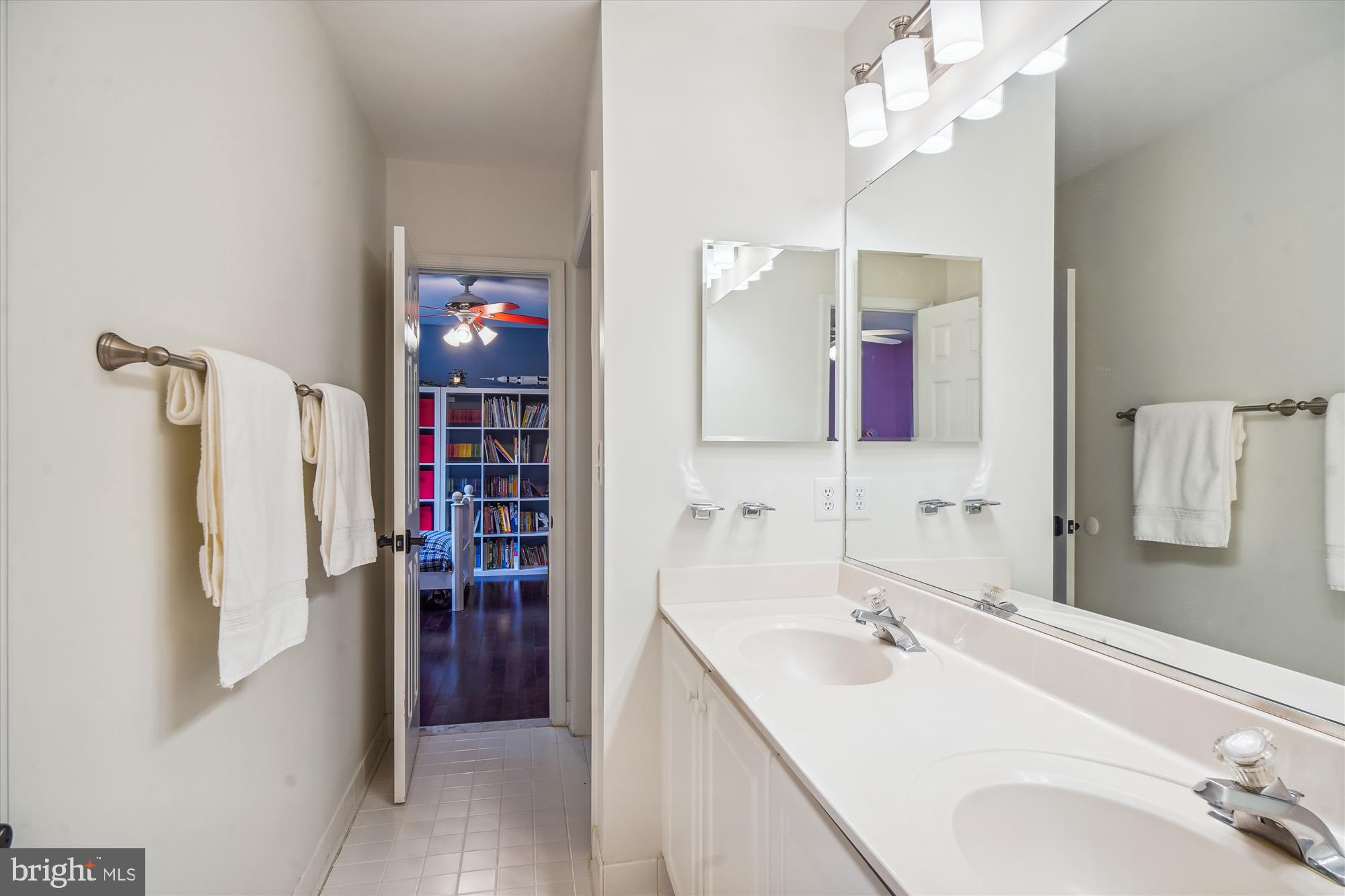 HUNTING HILL - Residential