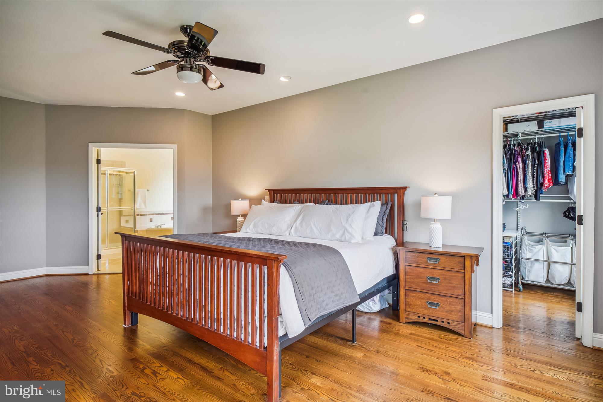 HUNTING HILL - Residential