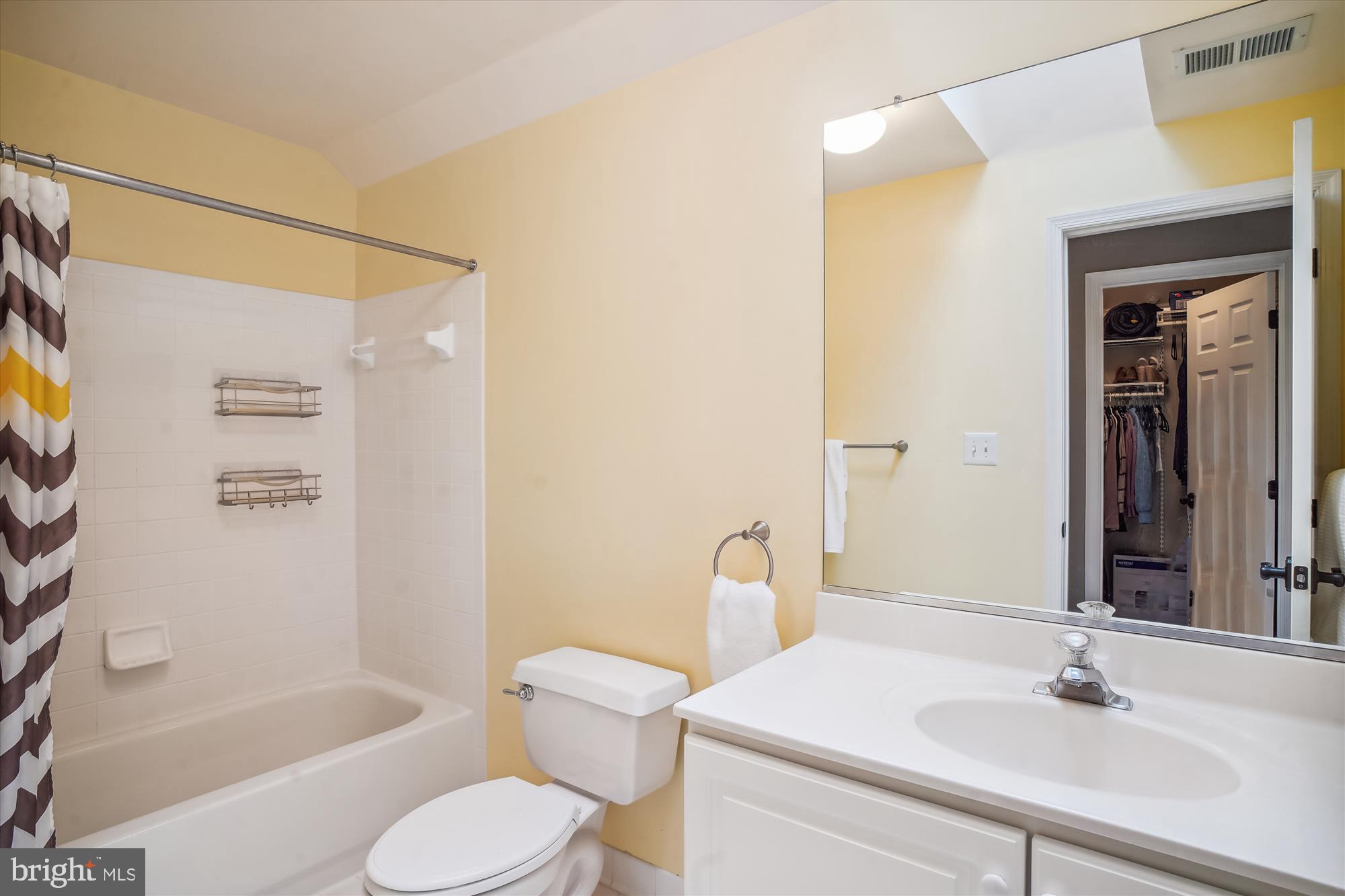 HUNTING HILL - Residential