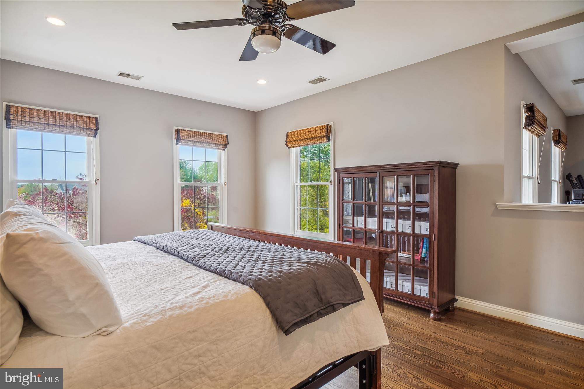 HUNTING HILL - Residential