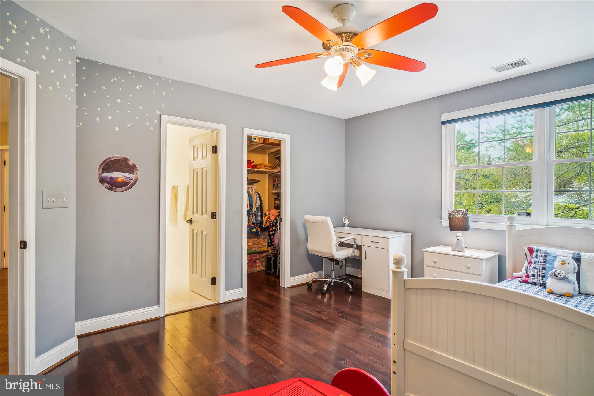 HUNTING HILL - Residential