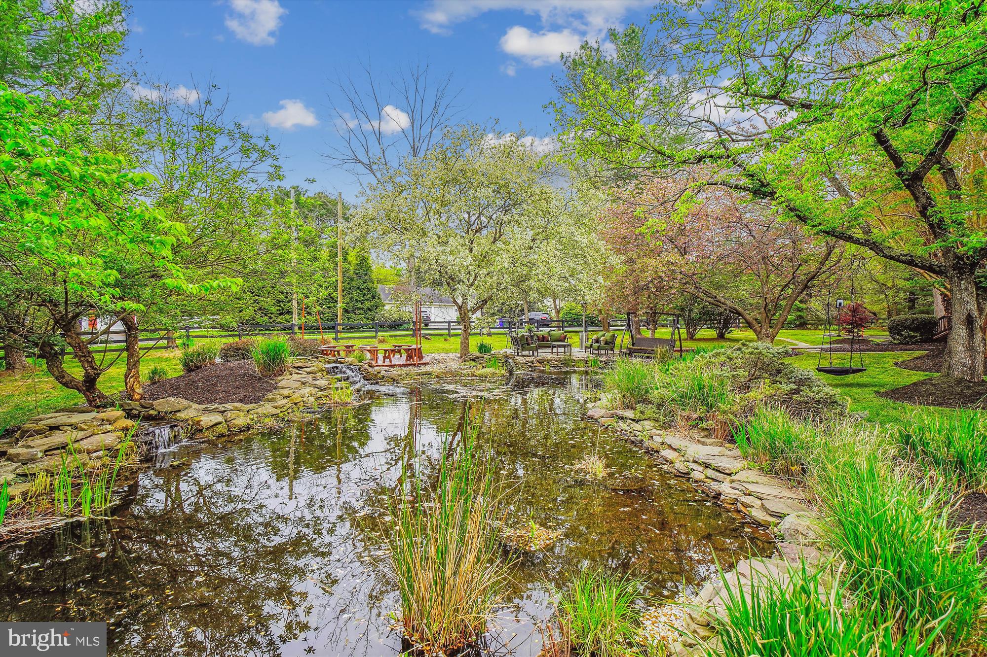 HUNTING HILL - Residential