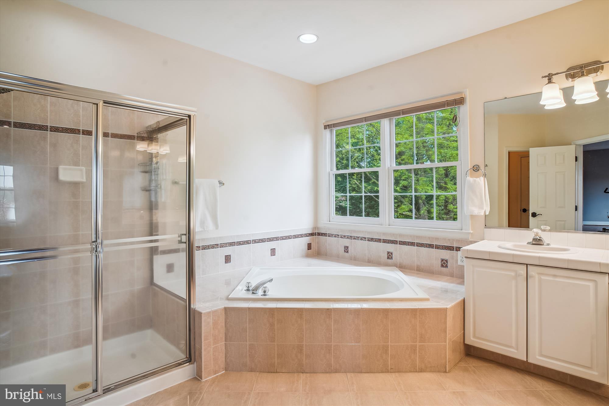 HUNTING HILL - Residential