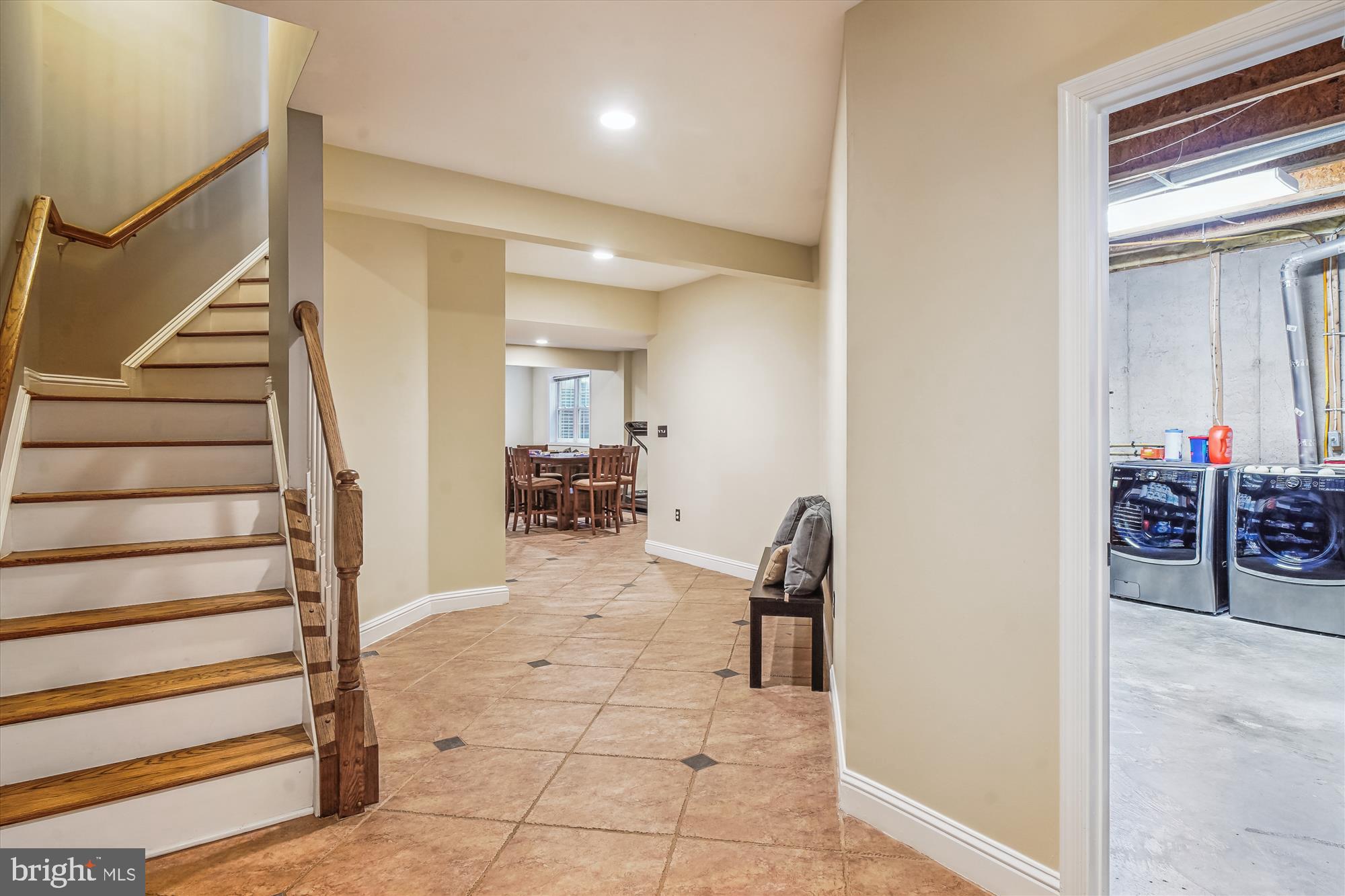 HUNTING HILL - Residential