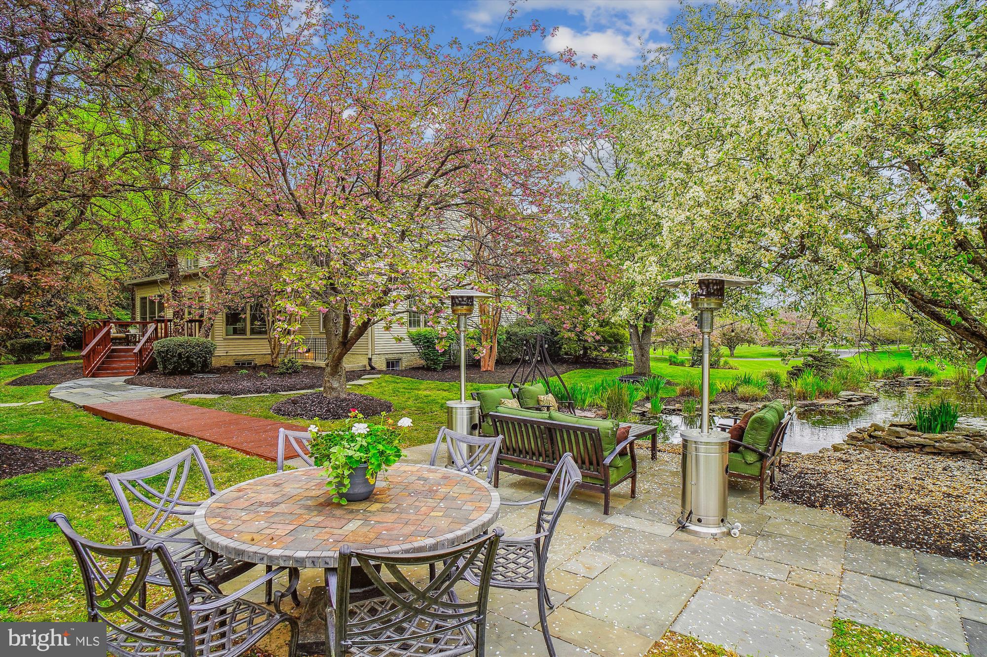 HUNTING HILL - Residential