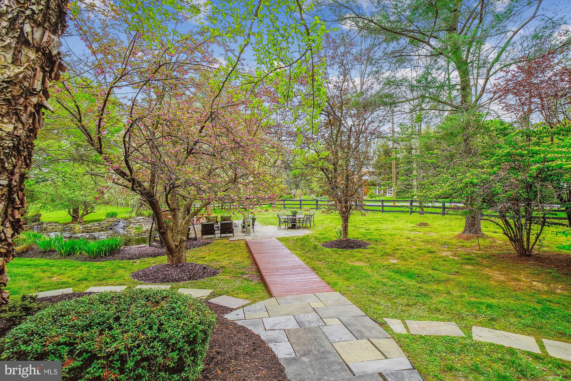 HUNTING HILL - Residential