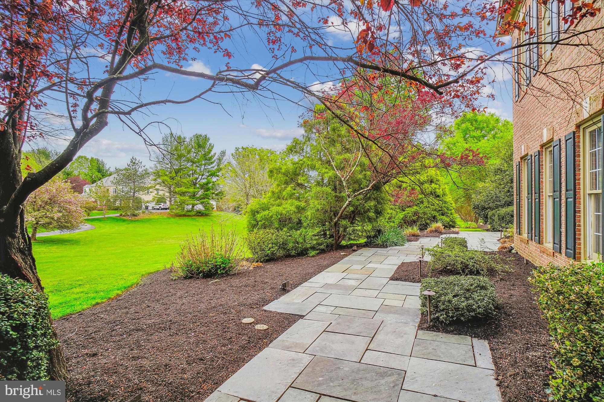 HUNTING HILL - Residential