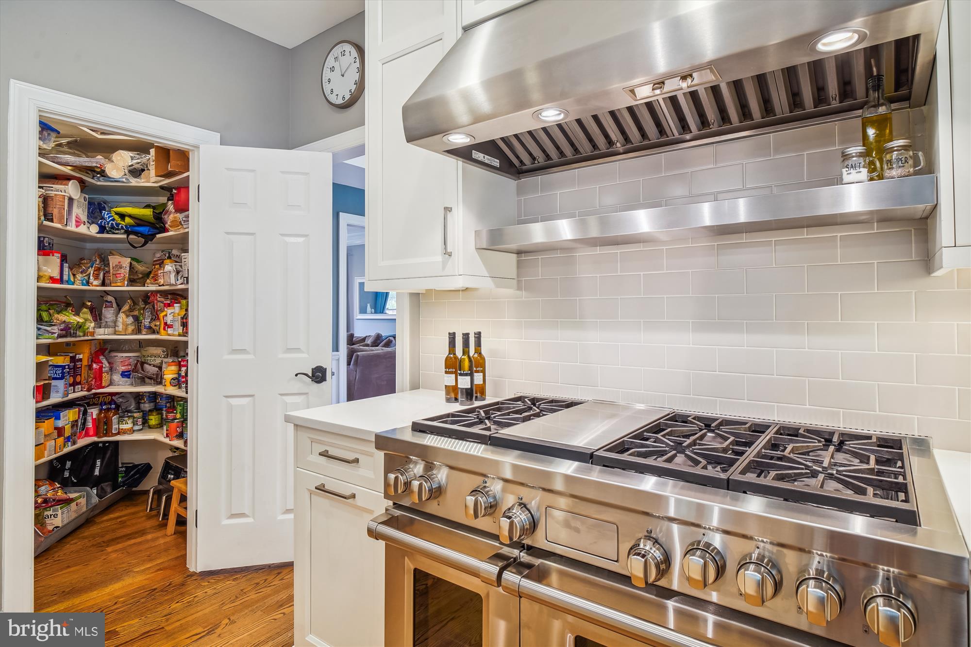 HUNTING HILL - Residential