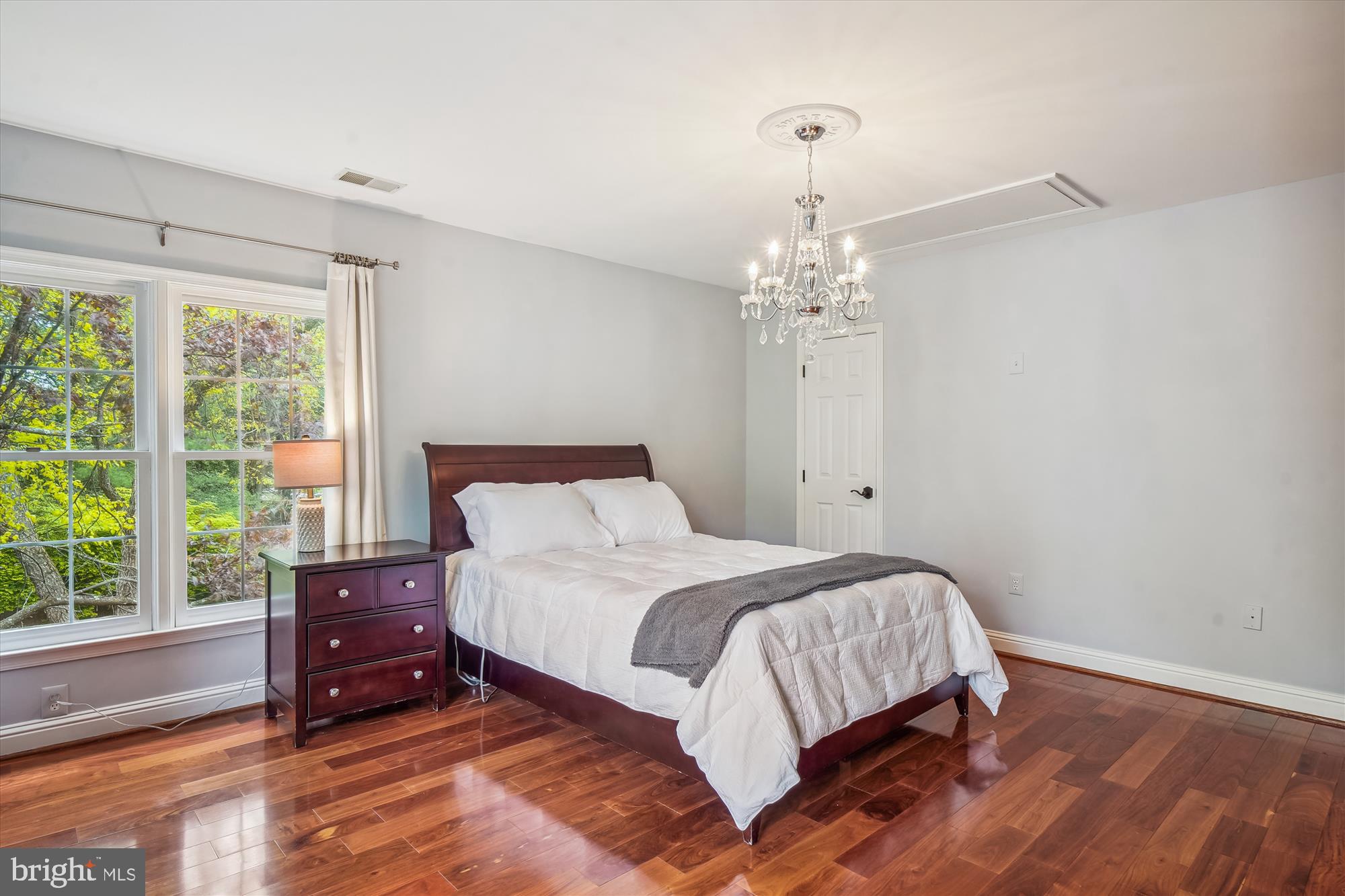 HUNTING HILL - Residential