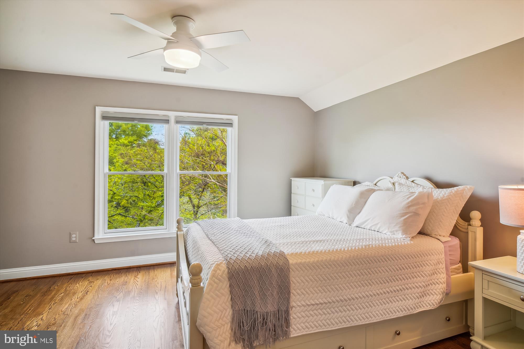 HUNTING HILL - Residential