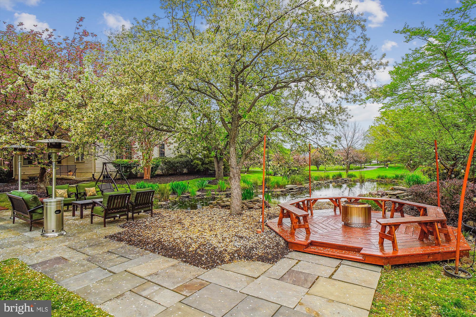 HUNTING HILL - Residential