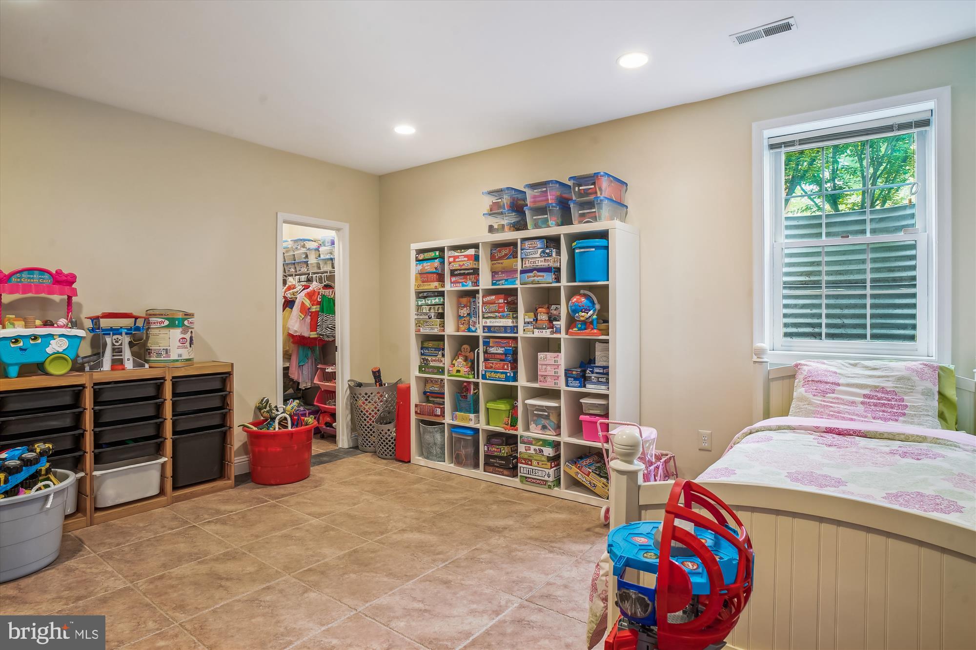 HUNTING HILL - Residential