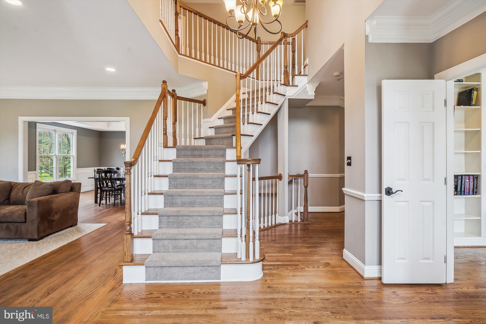 HUNTING HILL - Residential