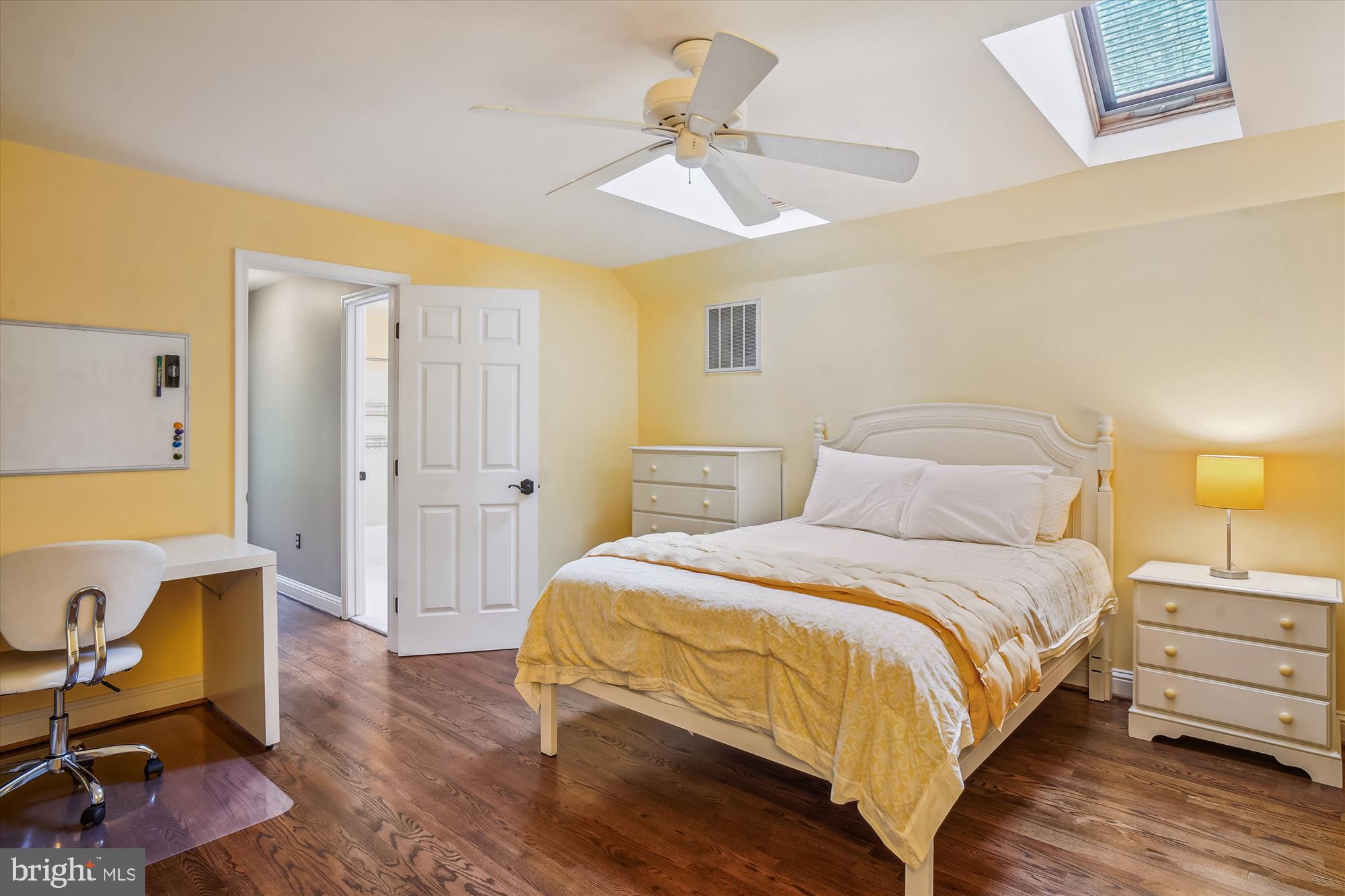 HUNTING HILL - Residential