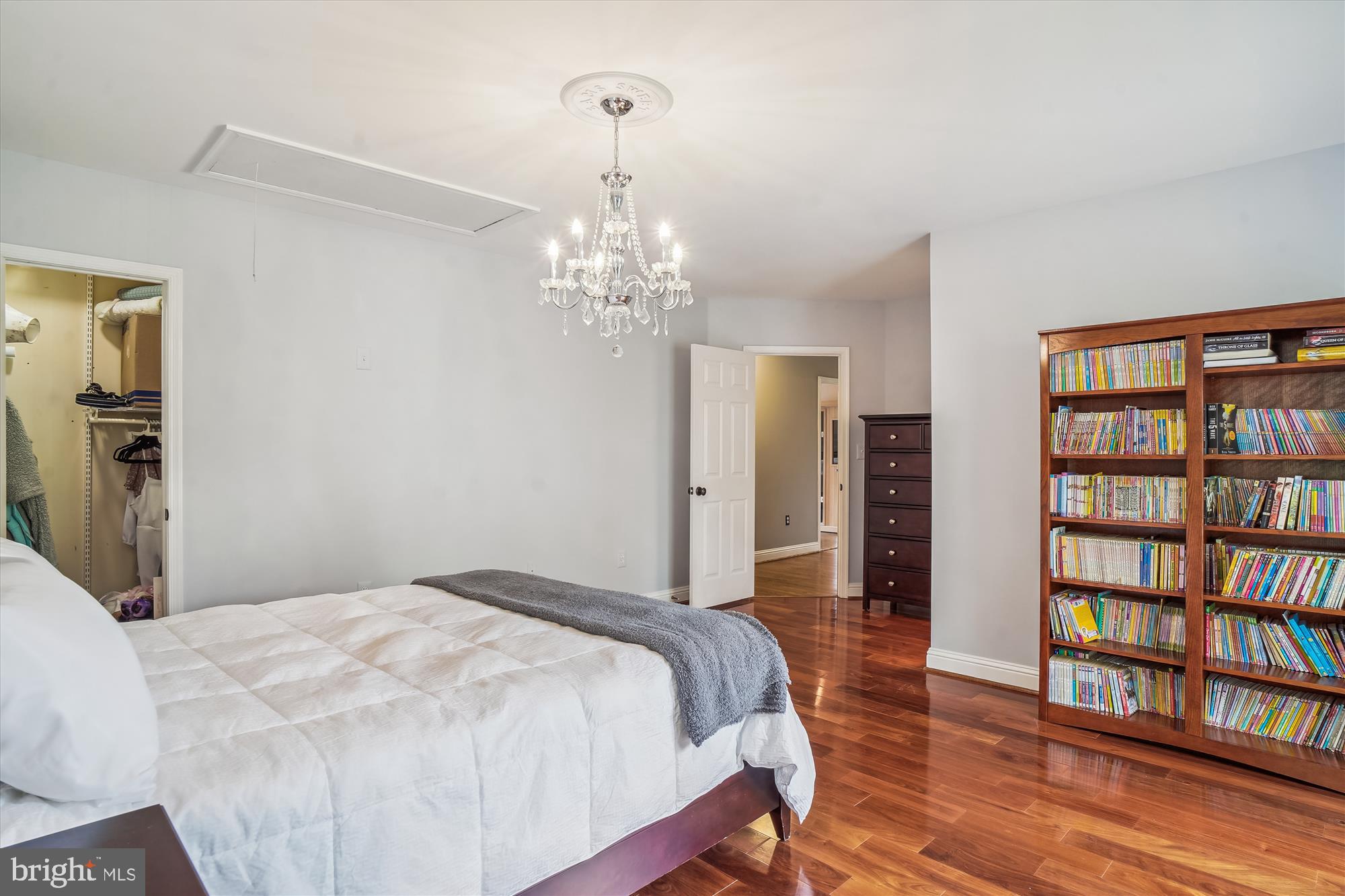 HUNTING HILL - Residential