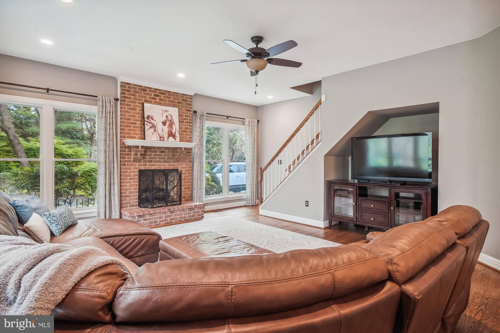 HUNTING HILL - Residential