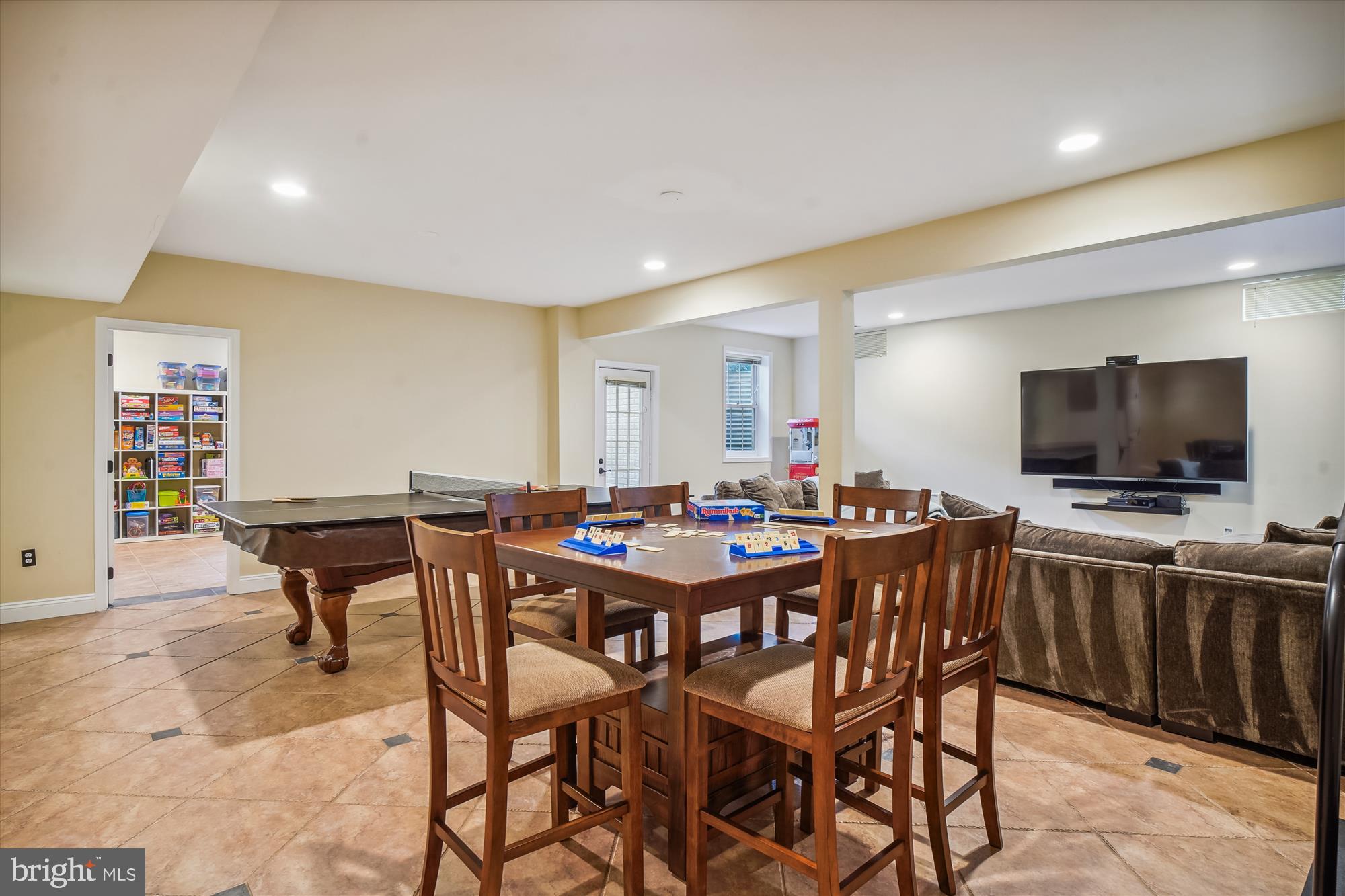 HUNTING HILL - Residential