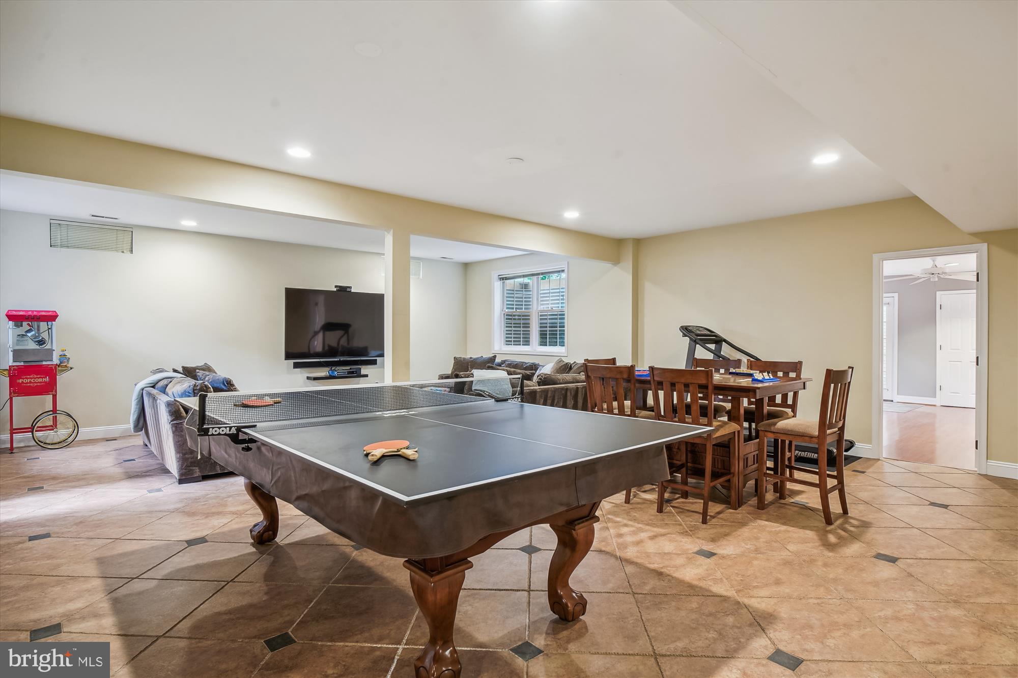 HUNTING HILL - Residential