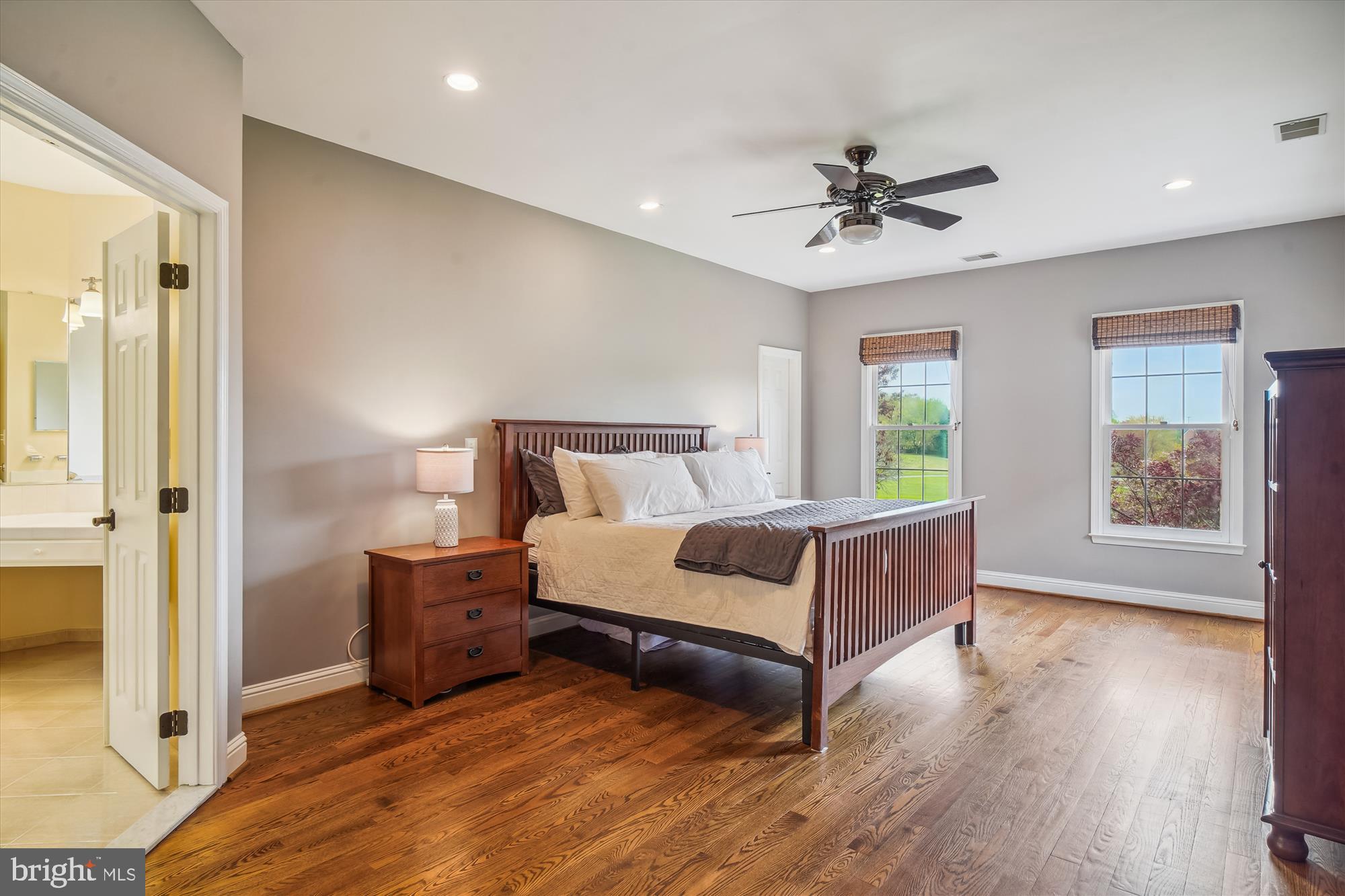 HUNTING HILL - Residential