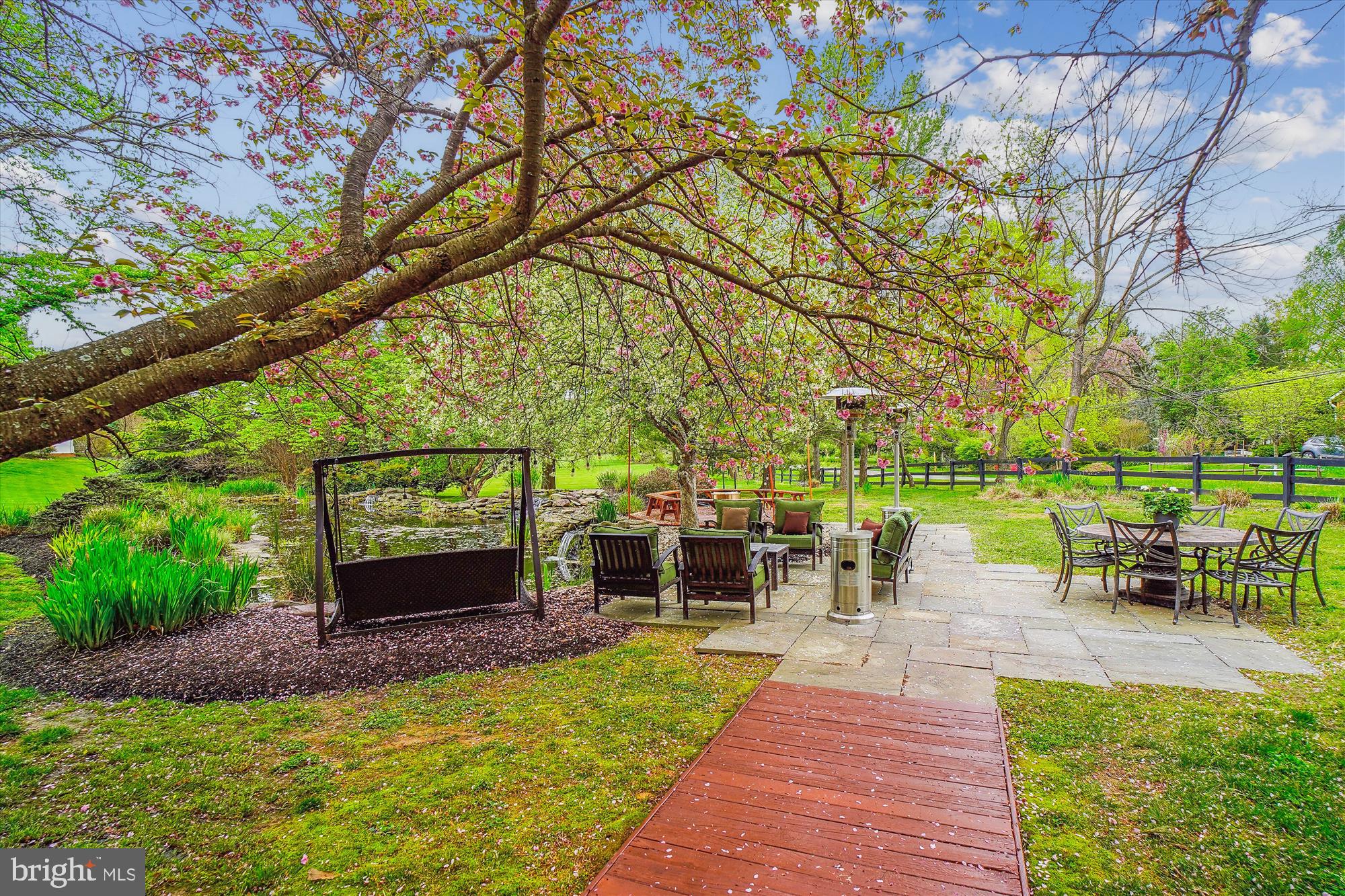 HUNTING HILL - Residential