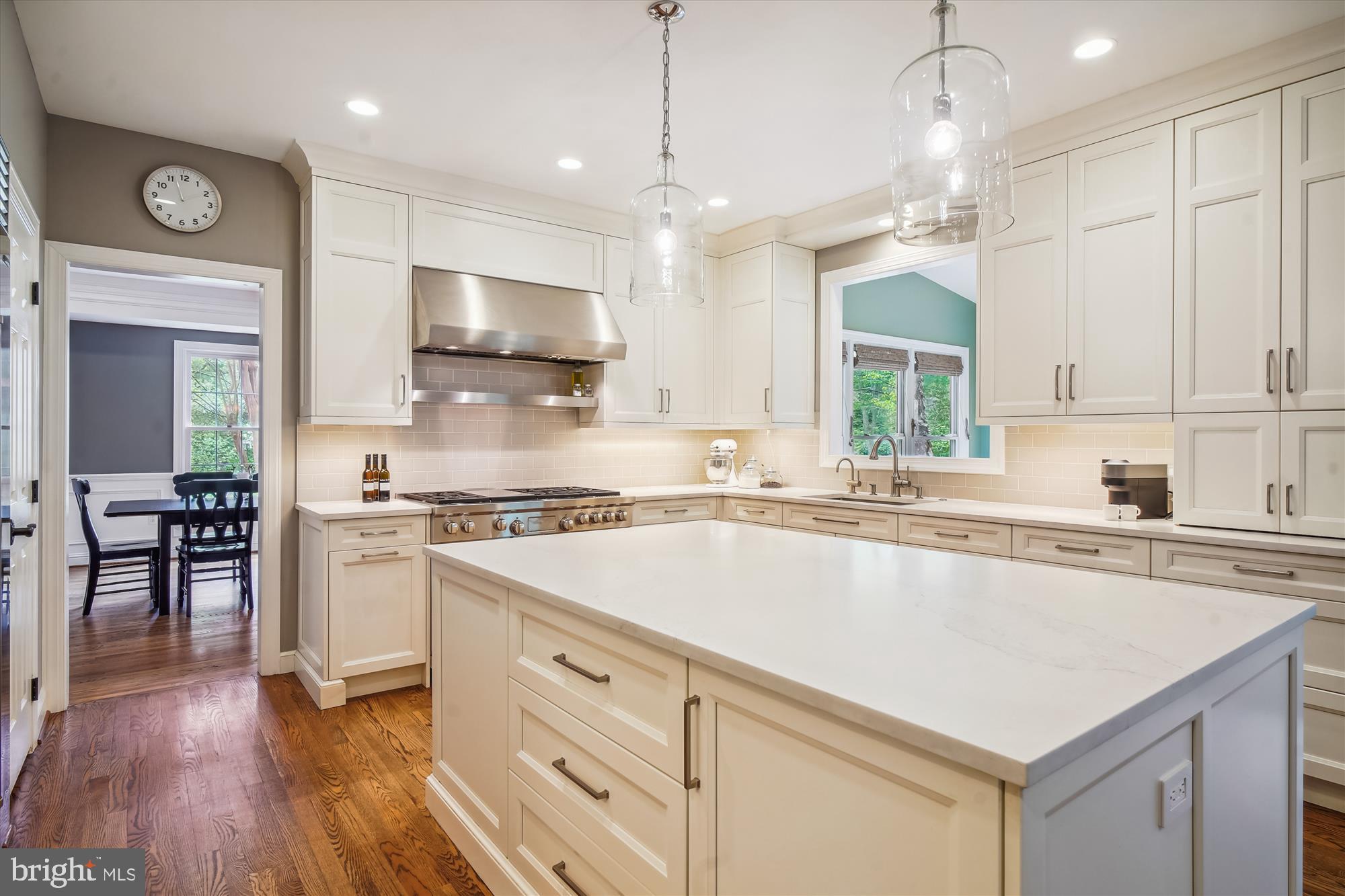 HUNTING HILL - Residential