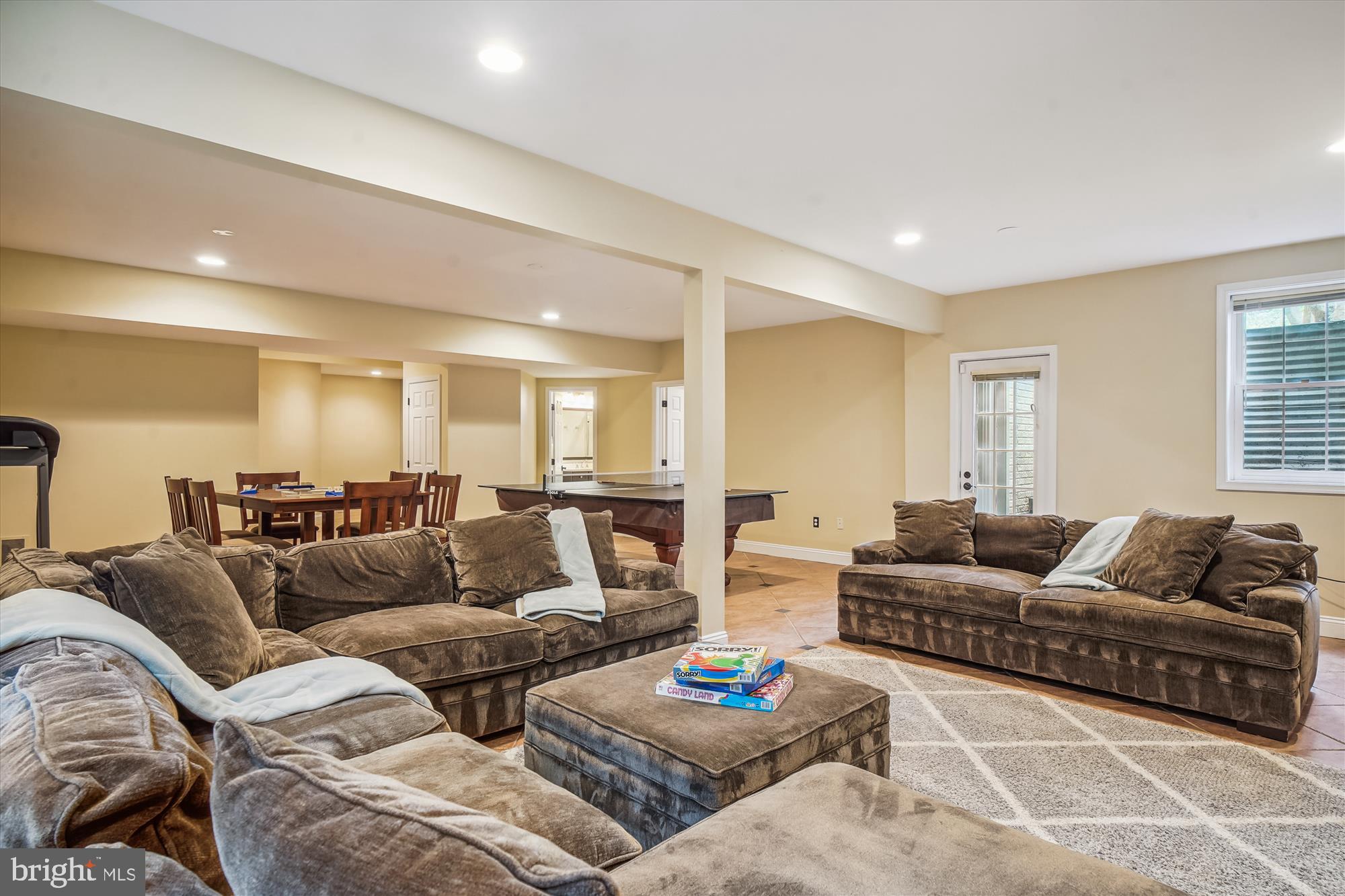 HUNTING HILL - Residential