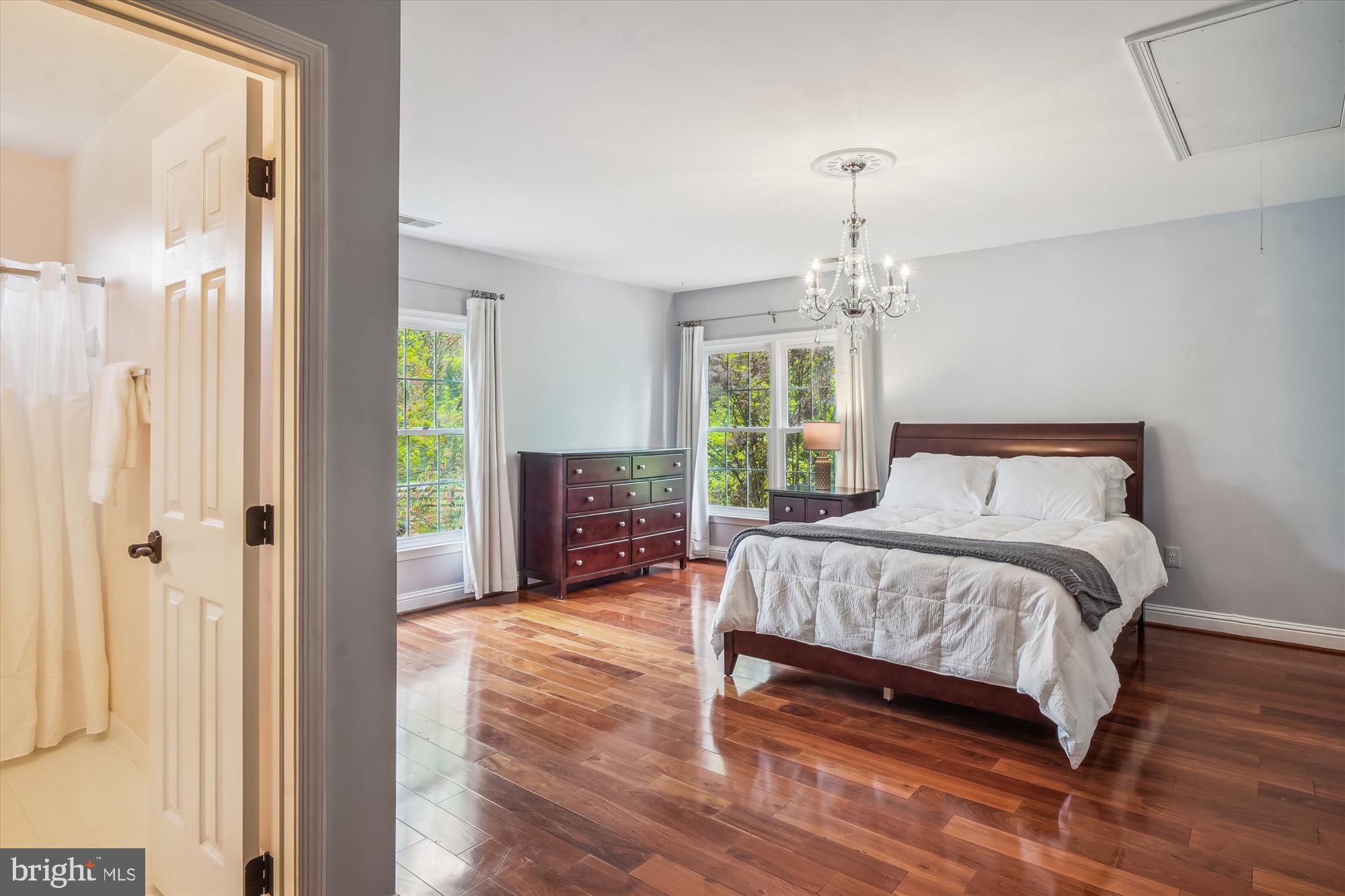 HUNTING HILL - Residential