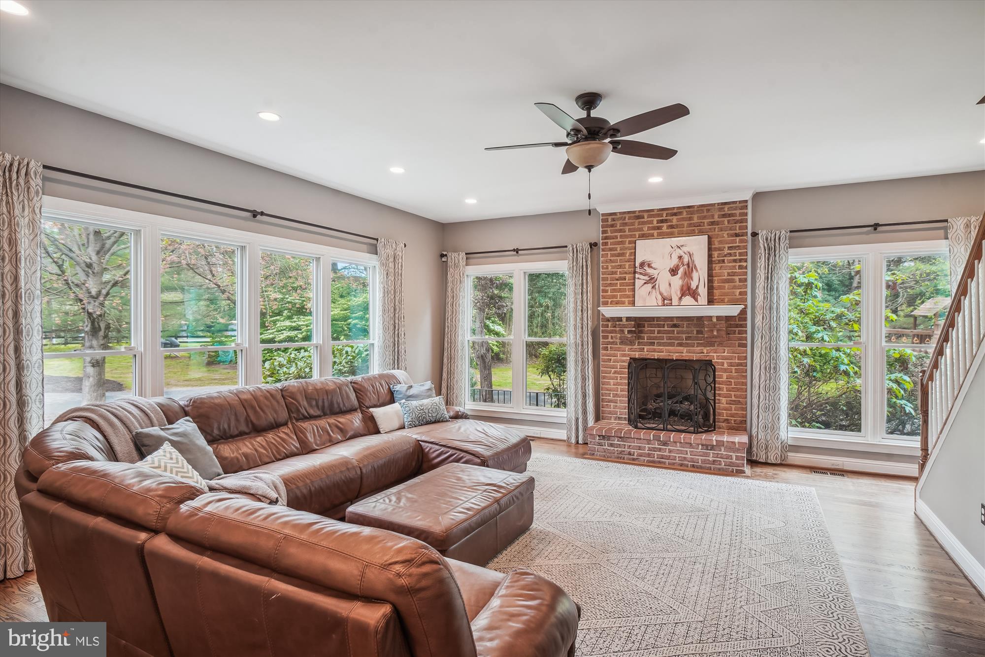 HUNTING HILL - Residential