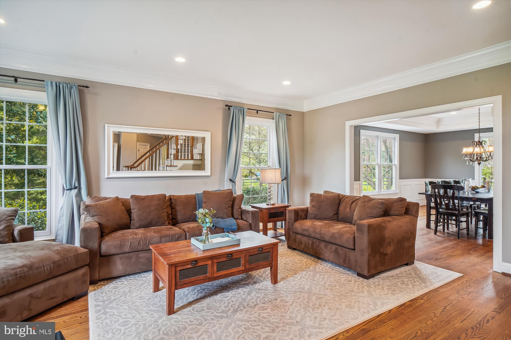 HUNTING HILL - Residential