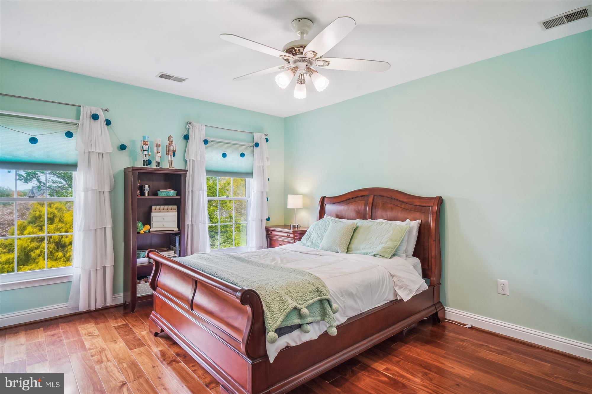 HUNTING HILL - Residential