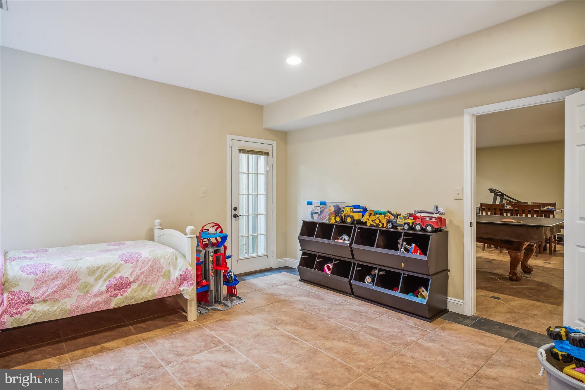 HUNTING HILL - Residential