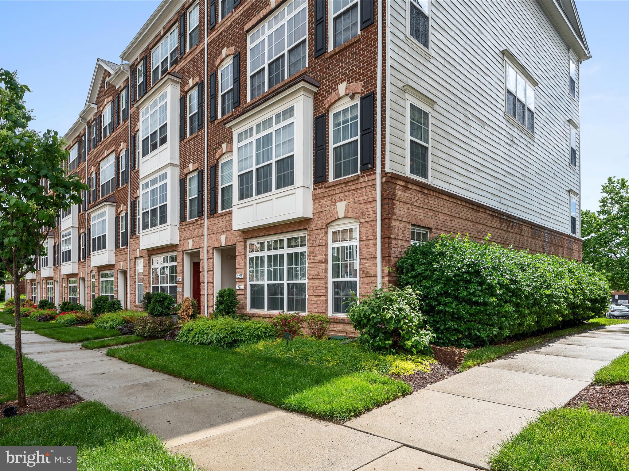 LANSDOWNE TOWN CENTER CONDOS - Residential