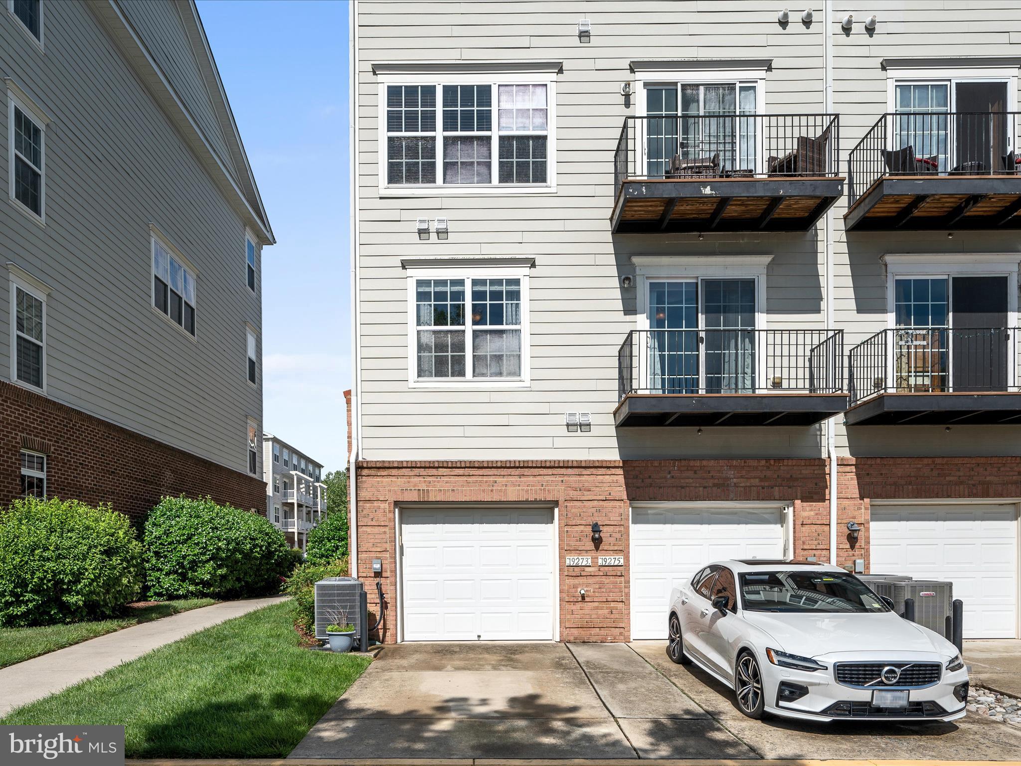 LANSDOWNE TOWN CENTER CONDOS - Residential