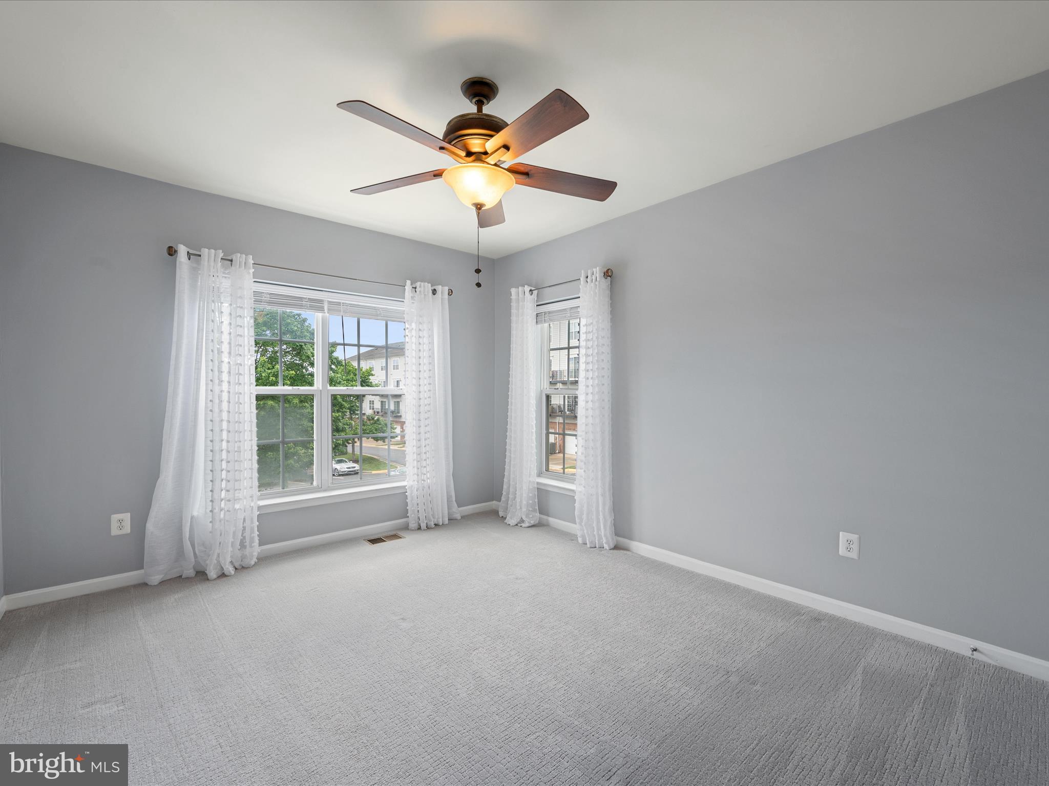 LANSDOWNE TOWN CENTER CONDOS - Residential